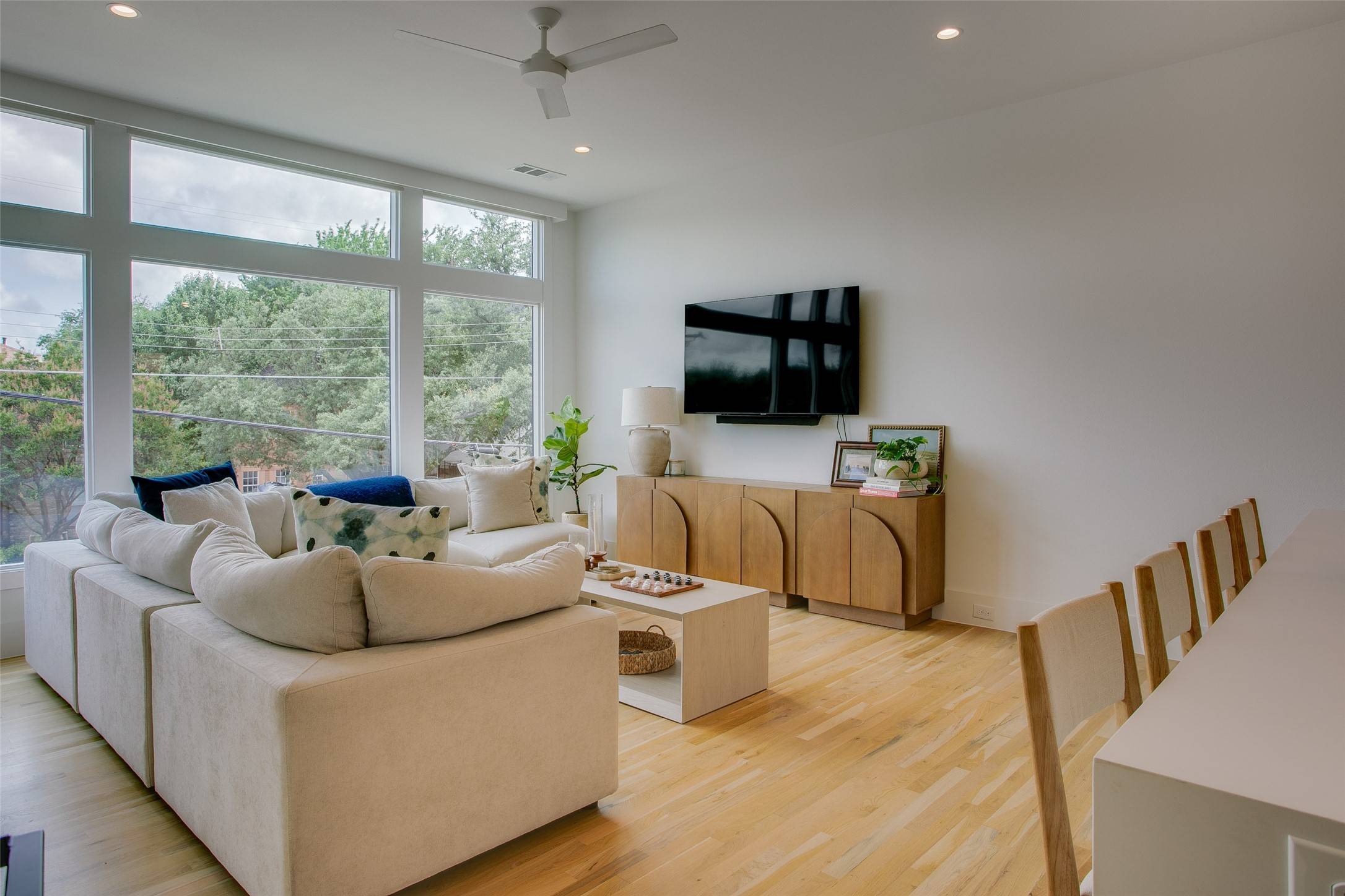 6035 Lewis ST, Dallas, TX 75206