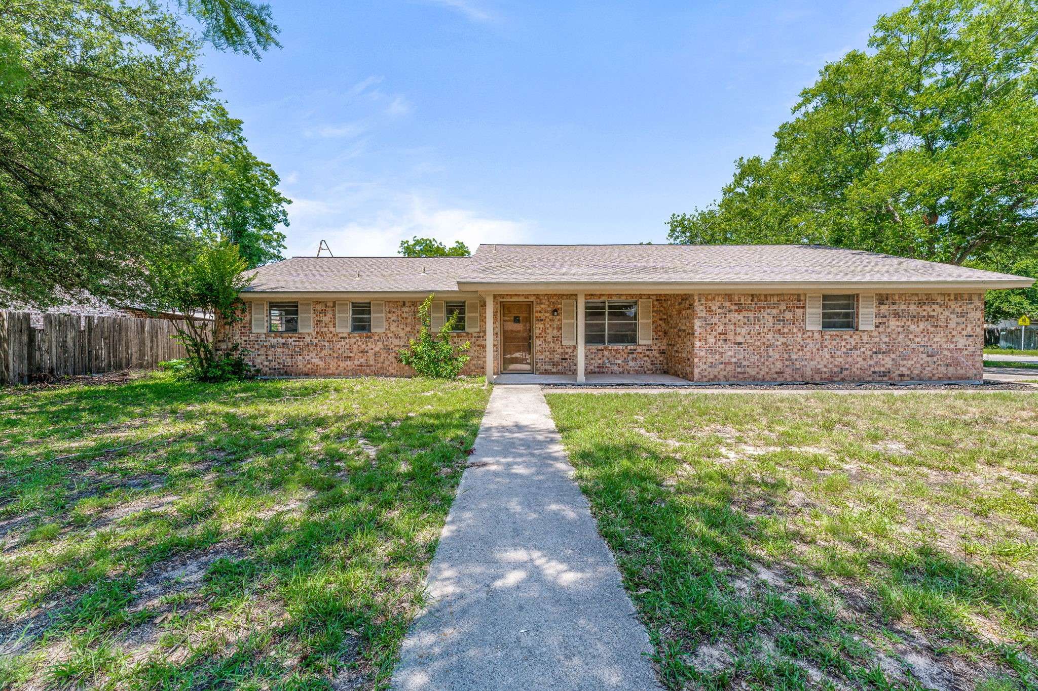 1016 Meadowlark LN, Stephenville, TX 76401