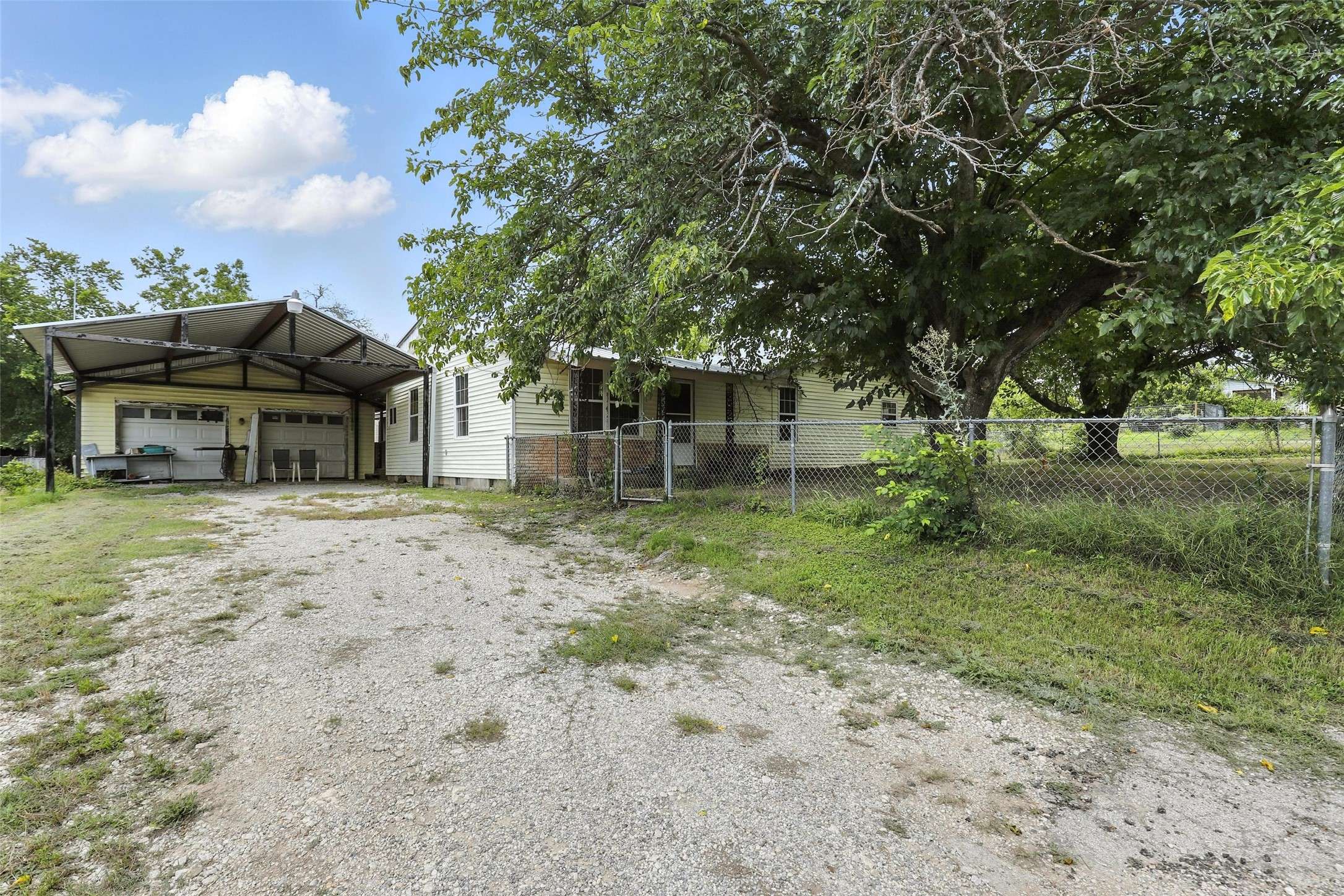221 E 7th ST, Weatherford, TX 76086
