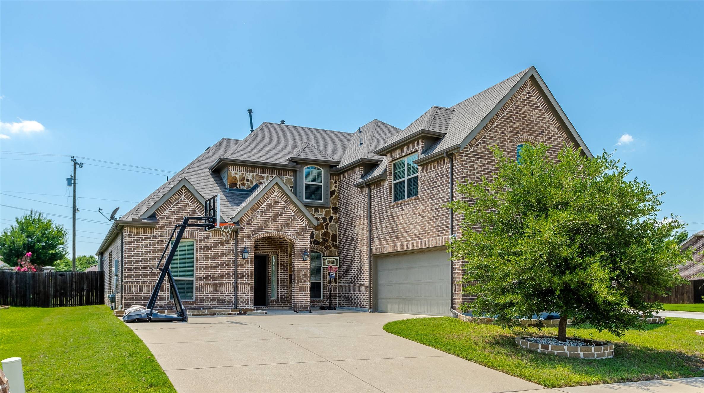 5301 Hidden Creek RD, Garland, TX 75043