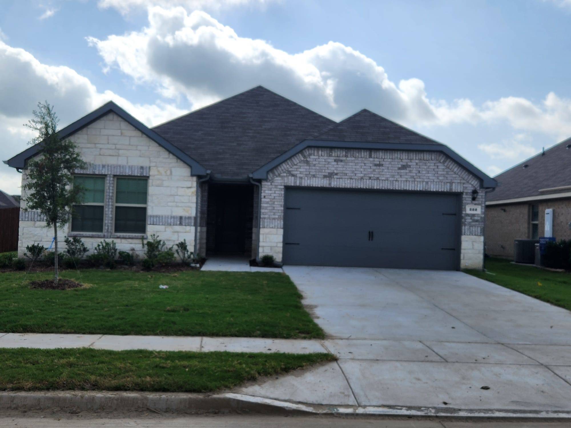 222 Greenshade LN, Caddo Mills, TX 75135