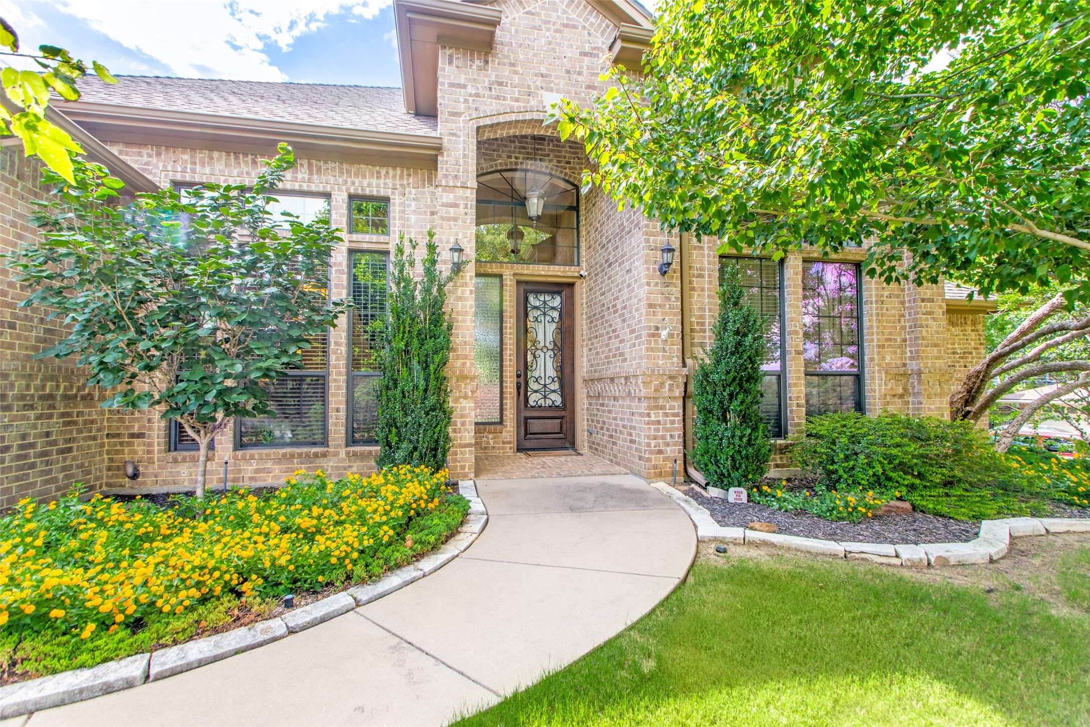 124 Cliffside DR N, Burleson, TX 76028