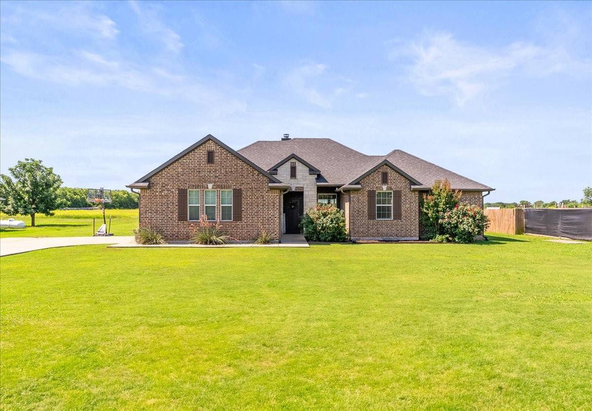 612 Fawn TRL, Tioga, TX 76271