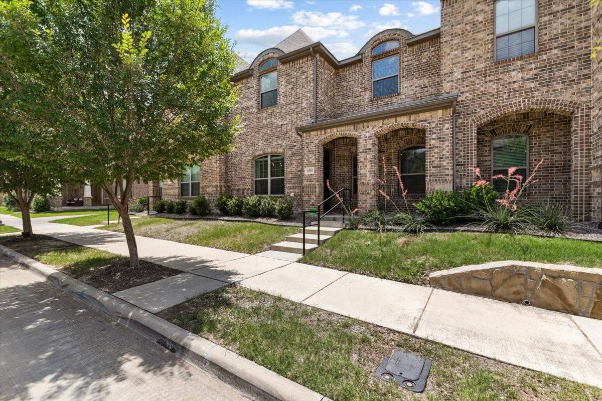 6504 Bold Ruler LN, North Richland Hills, TX 76180