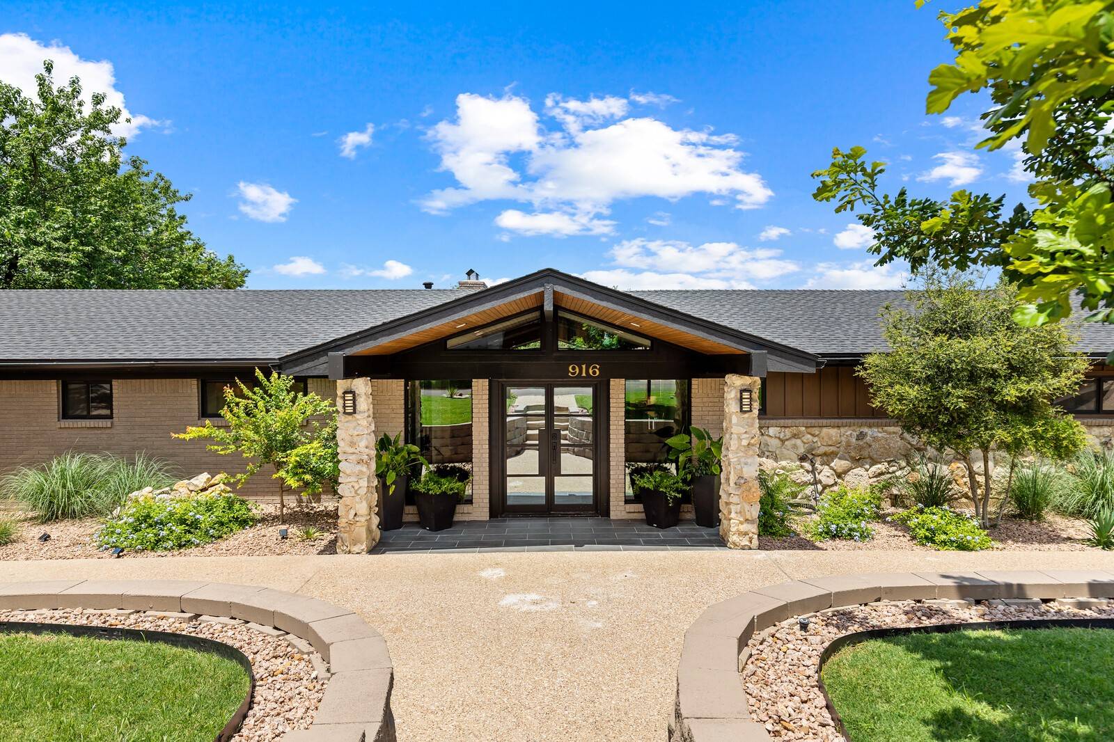 916 Wooded Crest DR, Woodway, TX 76712