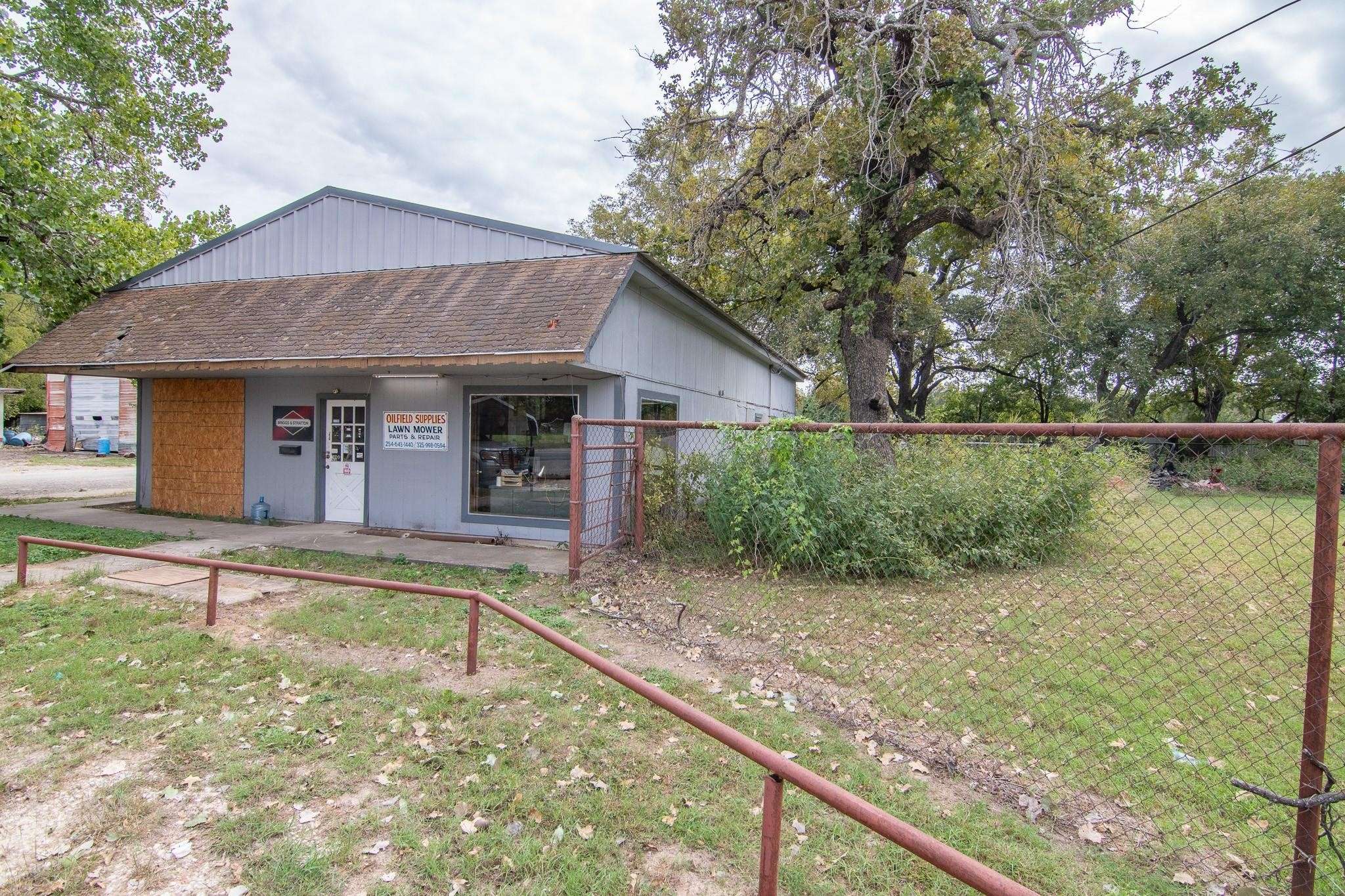 210 E College ST, Rising Star, TX 76471