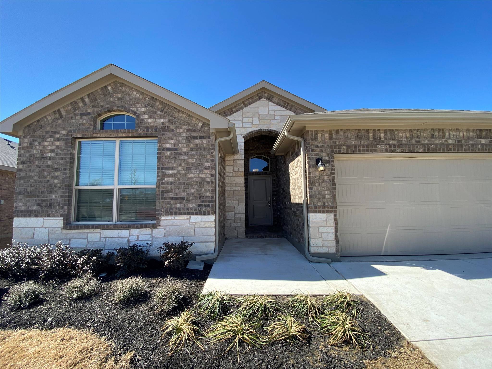 505 Roundstone RD, Fort Worth, TX 76052