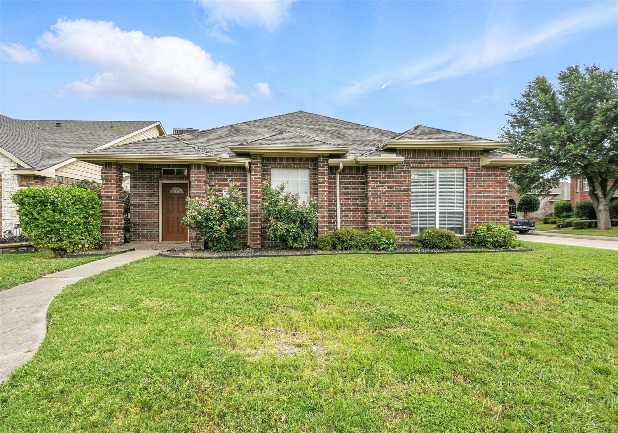 1630 Mockingbird LN, Desoto, TX 75115