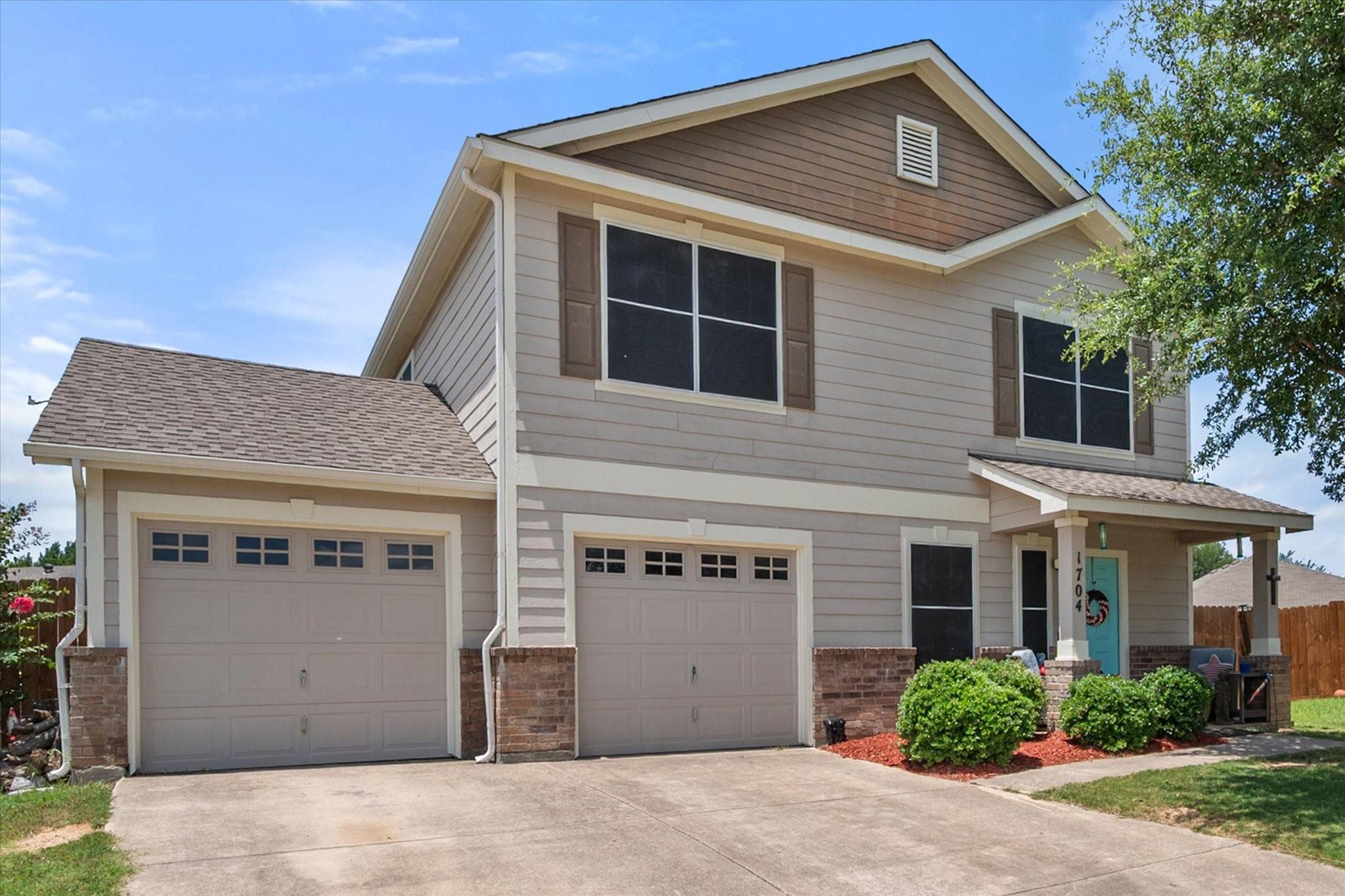 1704 Village Park CT, Burleson, TX 76028