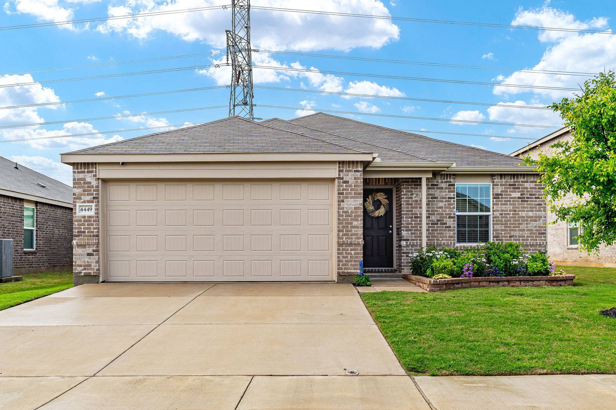 4449 Greenham LN, Fort Worth, TX 76036