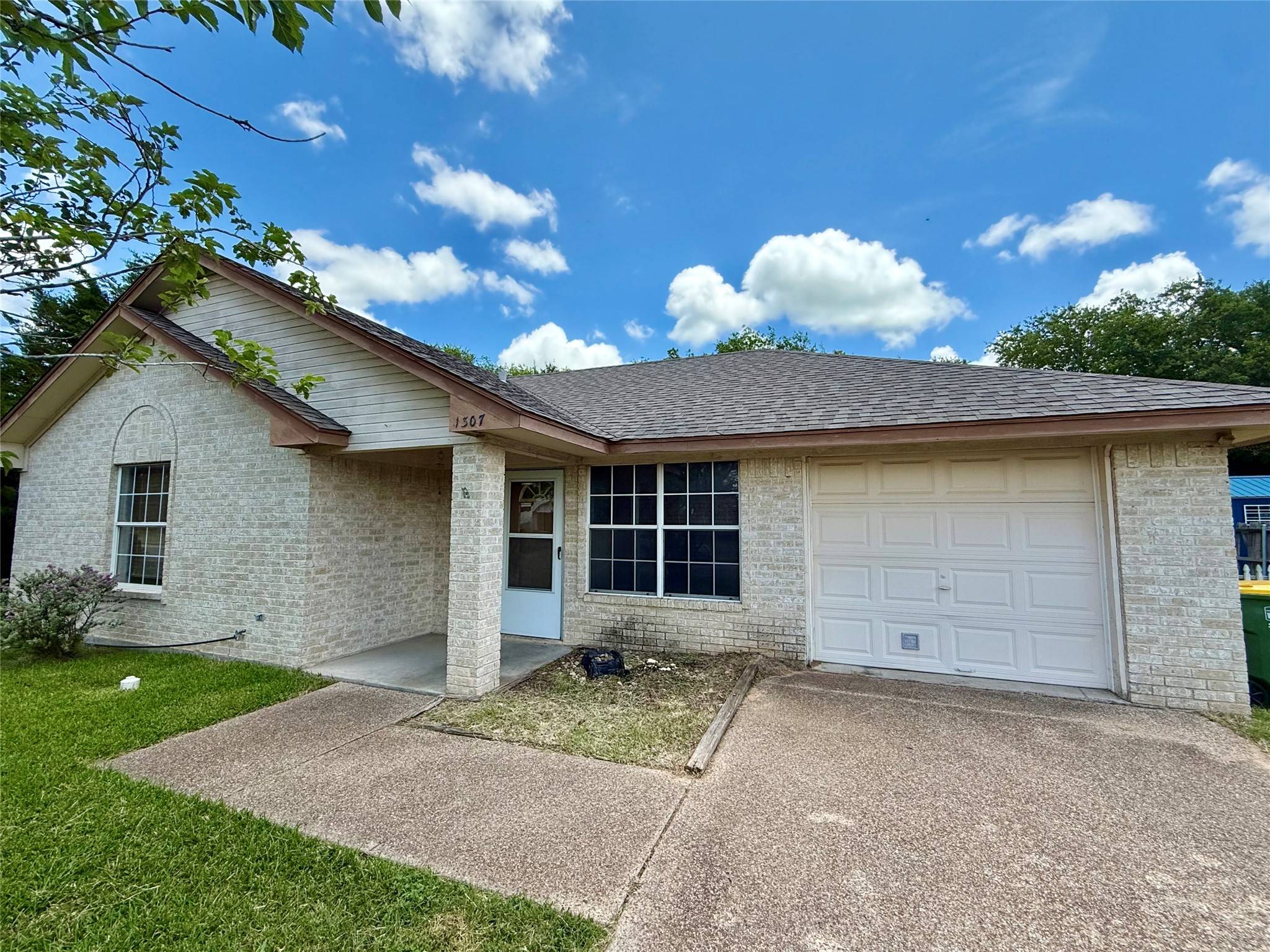 1307 Luanne, Bellmead, TX 76705