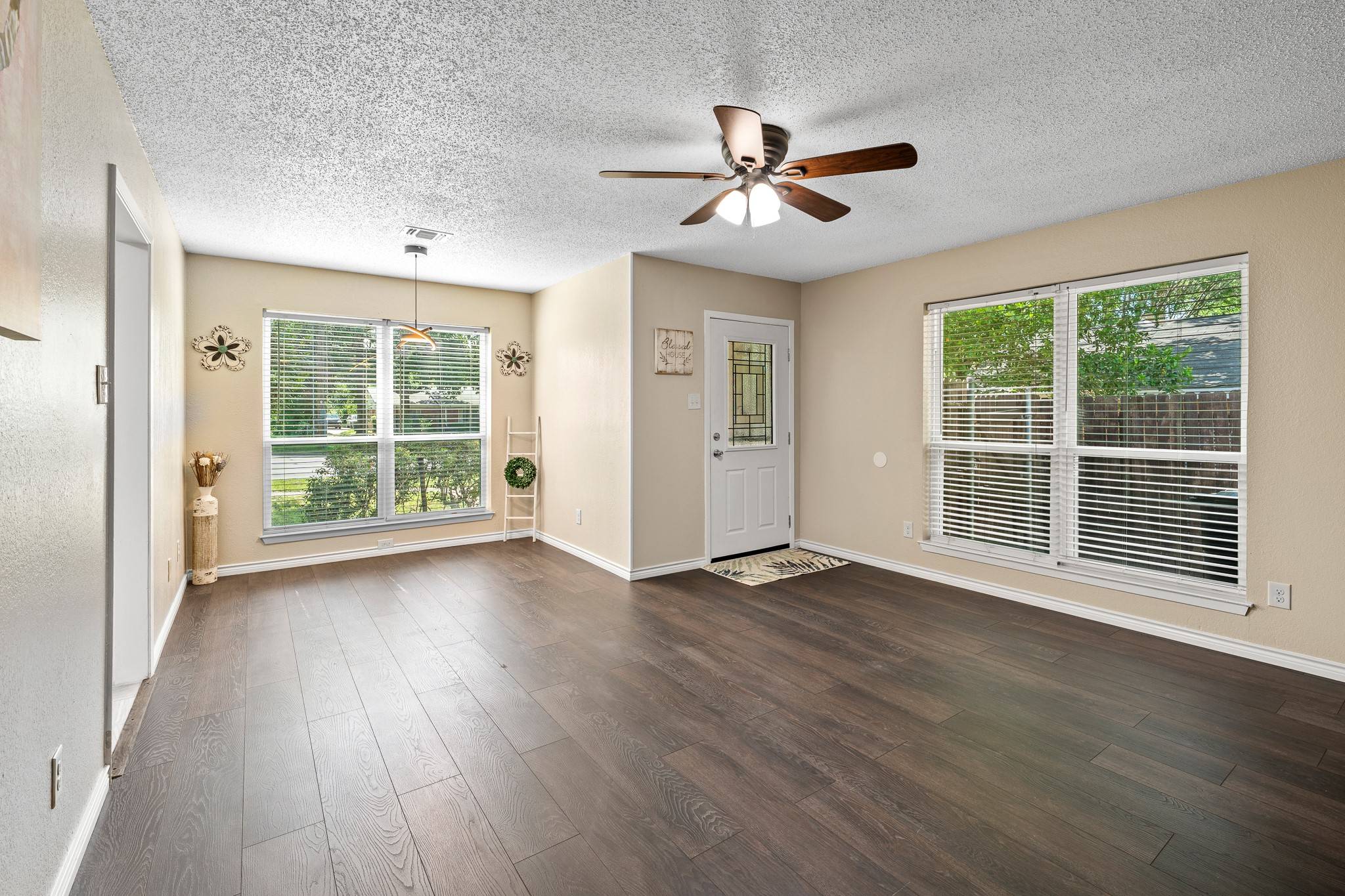 Arlington, TX 76012,721 Oakwood LN #B
