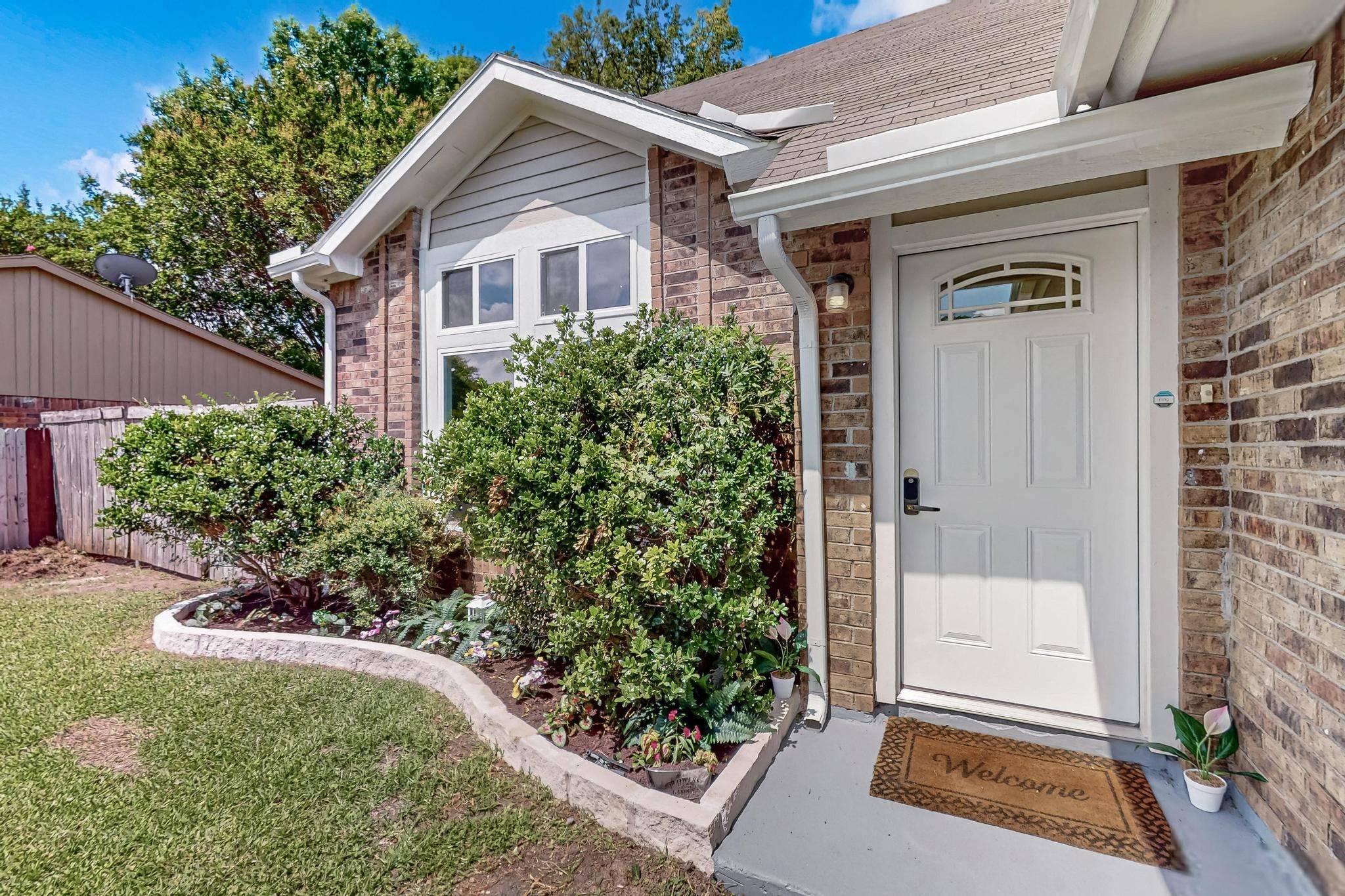 1521 Windsor DR, Glenn Heights, TX 75154