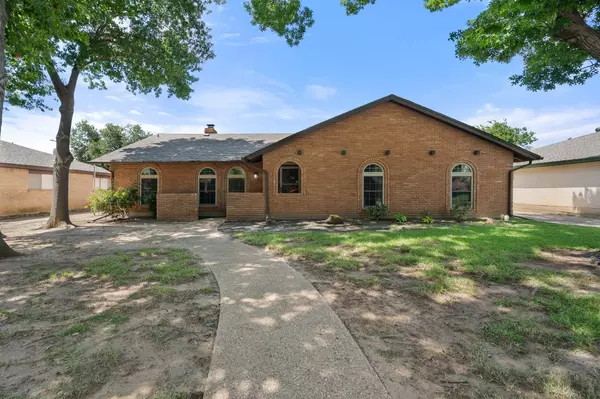 2109 Briarwood BLVD, Arlington, TX 76013