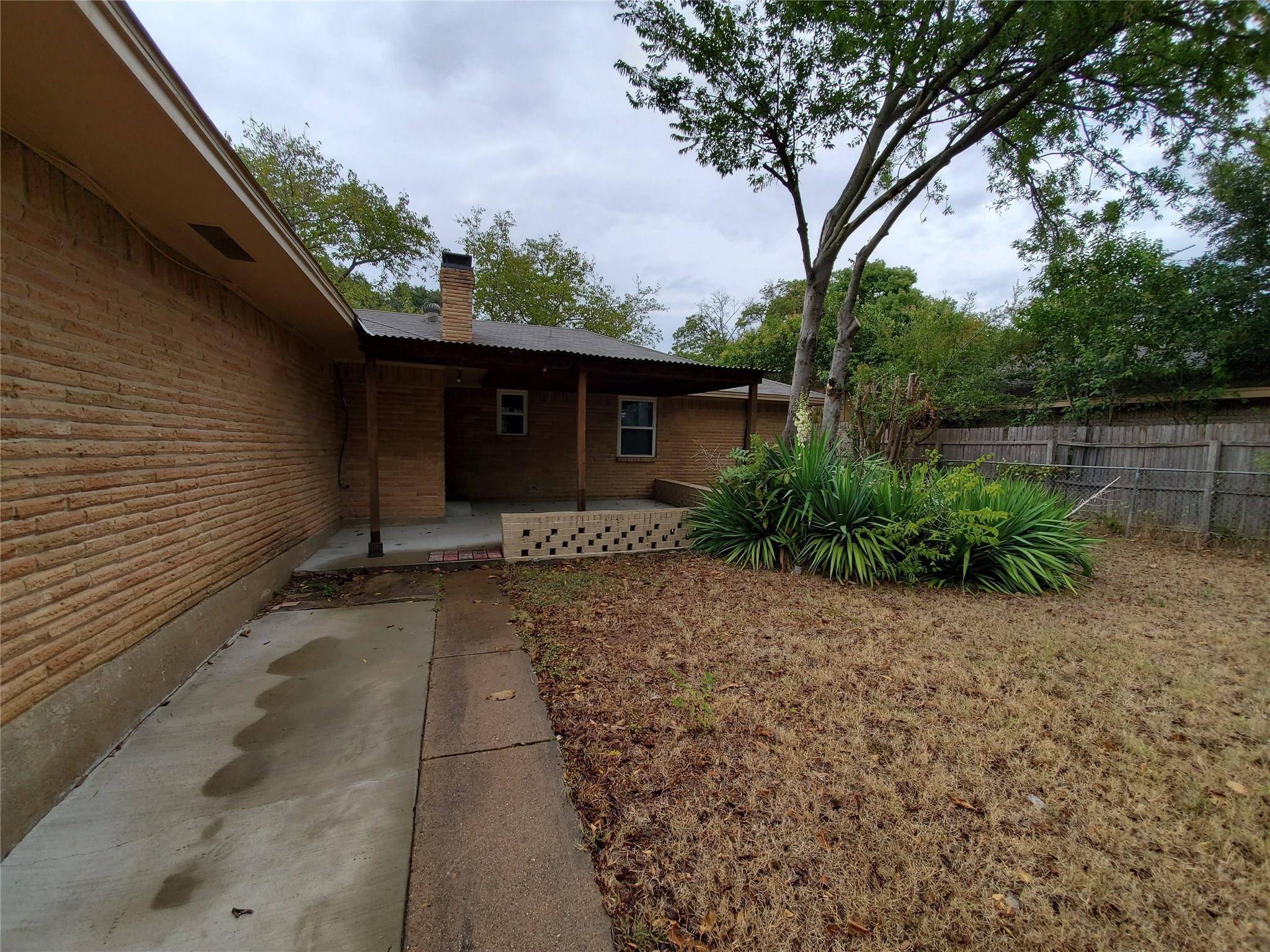 Dallas, TX 75237,2442 Club Terrace DR