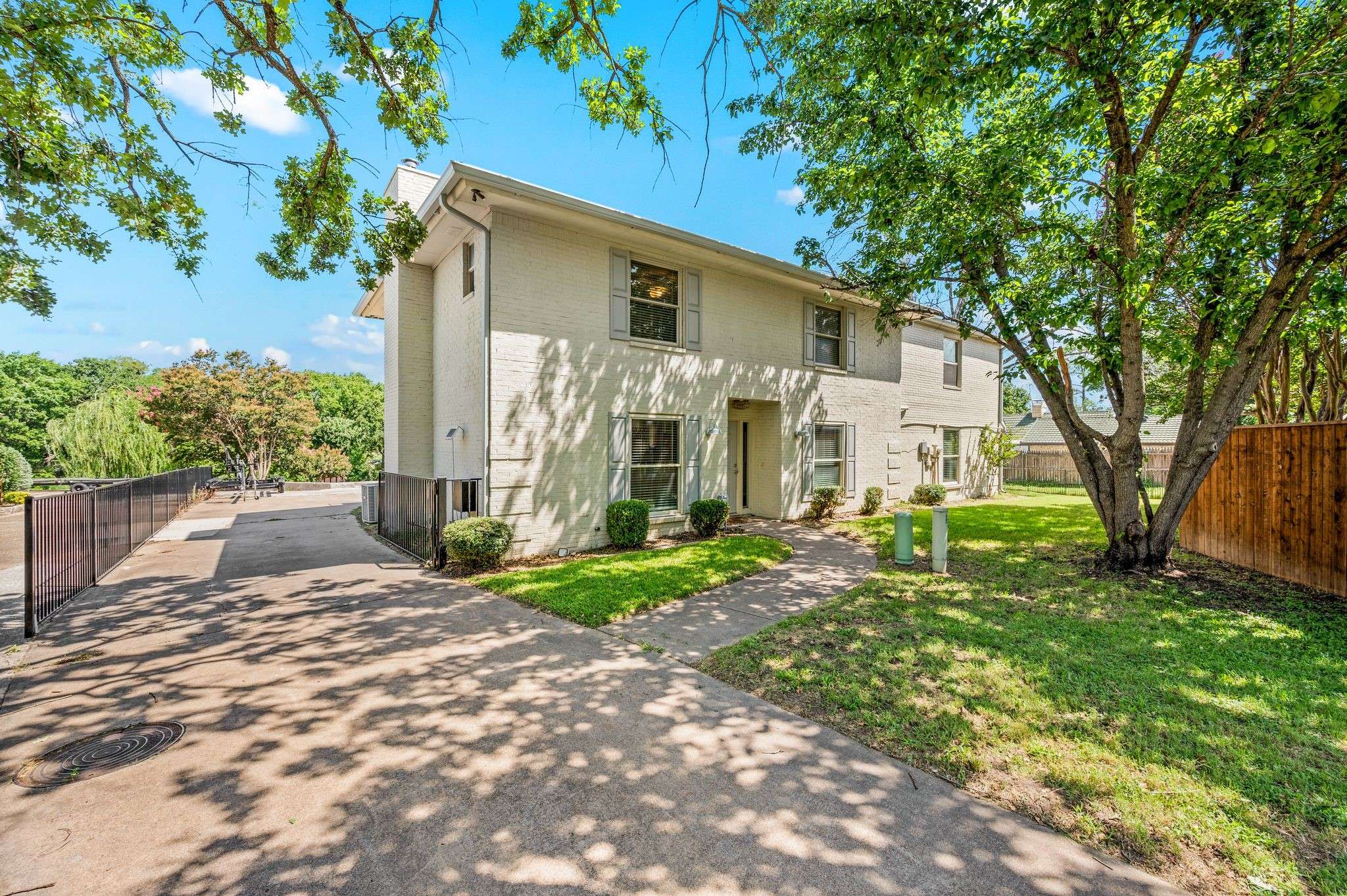 237 Timberlake DR, Azle, TX 76020