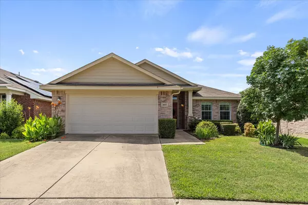 1015 Kimbro DR, Forney, TX 75126