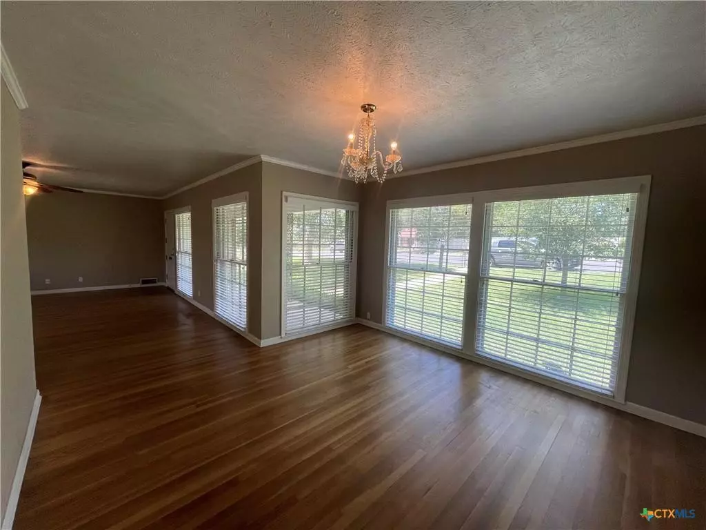 Lampasas, TX 76550,601 S Arnold ST