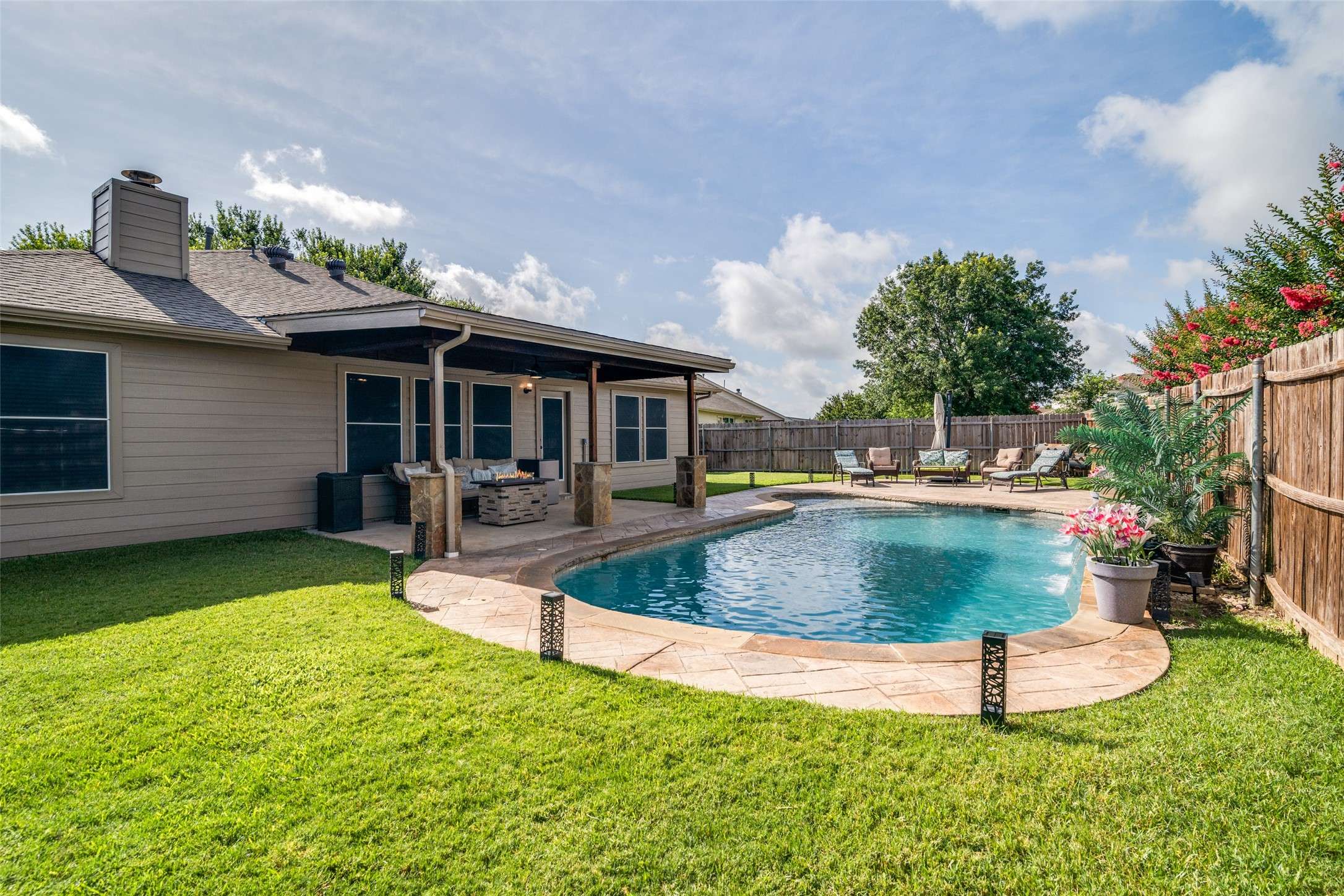 1015 Bainbridge LN, Forney, TX 75126