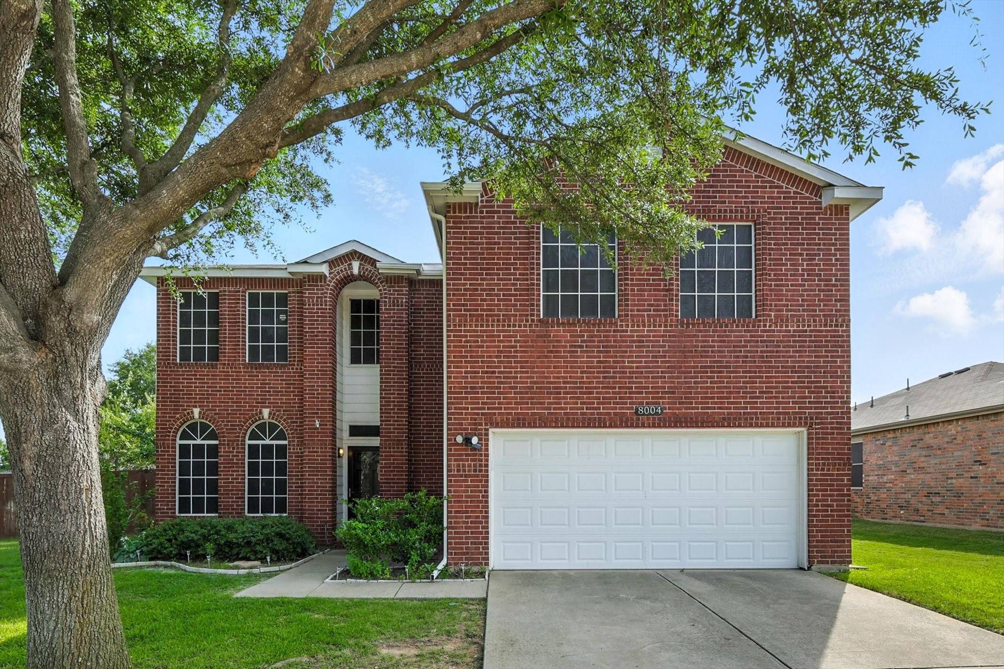 8004 Cherry Tree LN, Denton, TX 76210