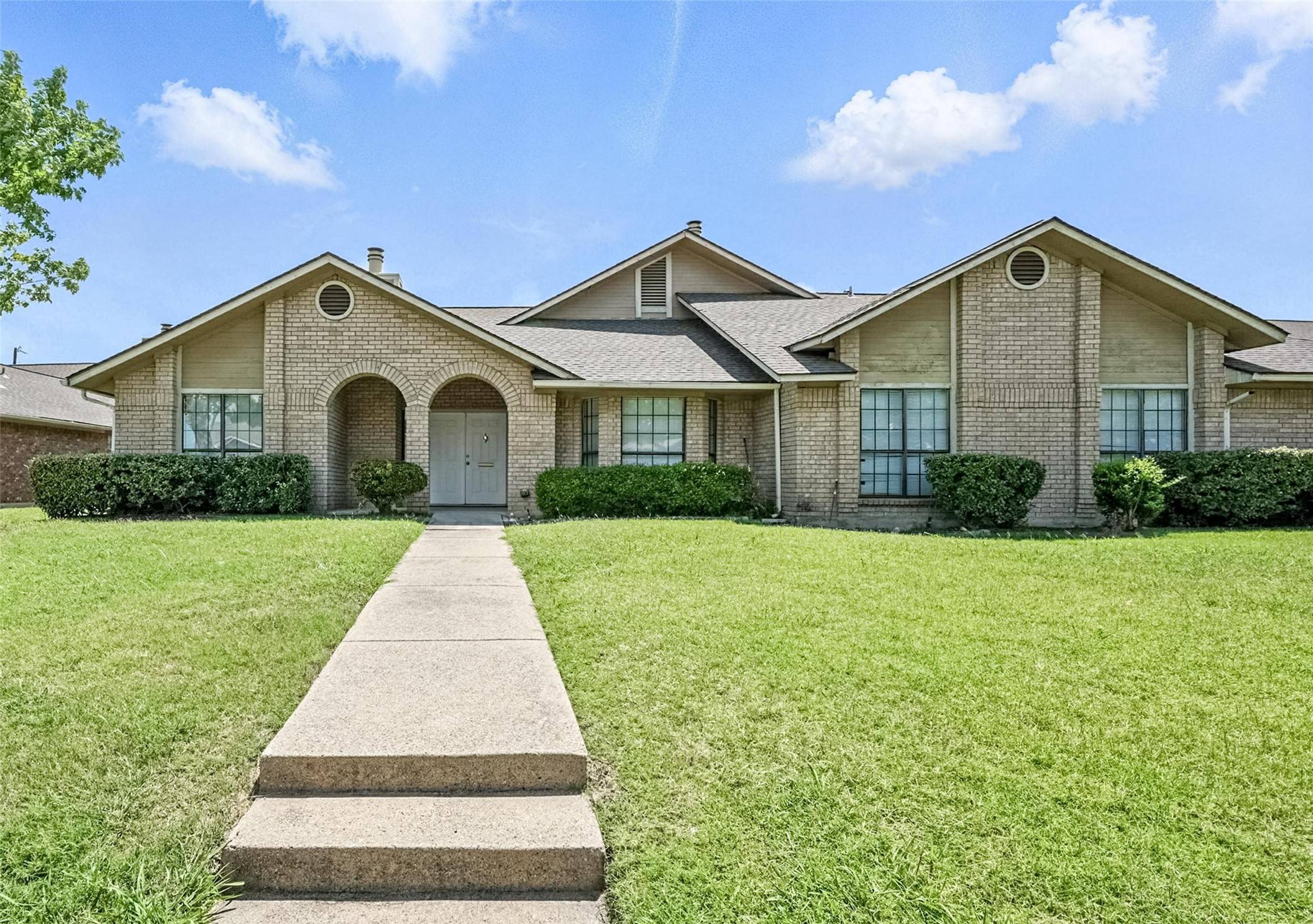 4039 Saint Christopher LN, Dallas, TX 75287