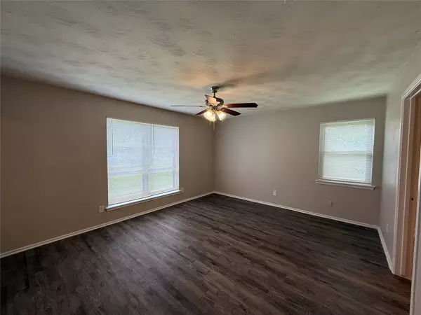 Dallas, TX 75217,10025 Neosho DR