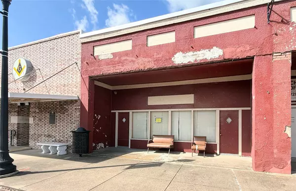 Groesbeck, TX 76642,312 W Navasota