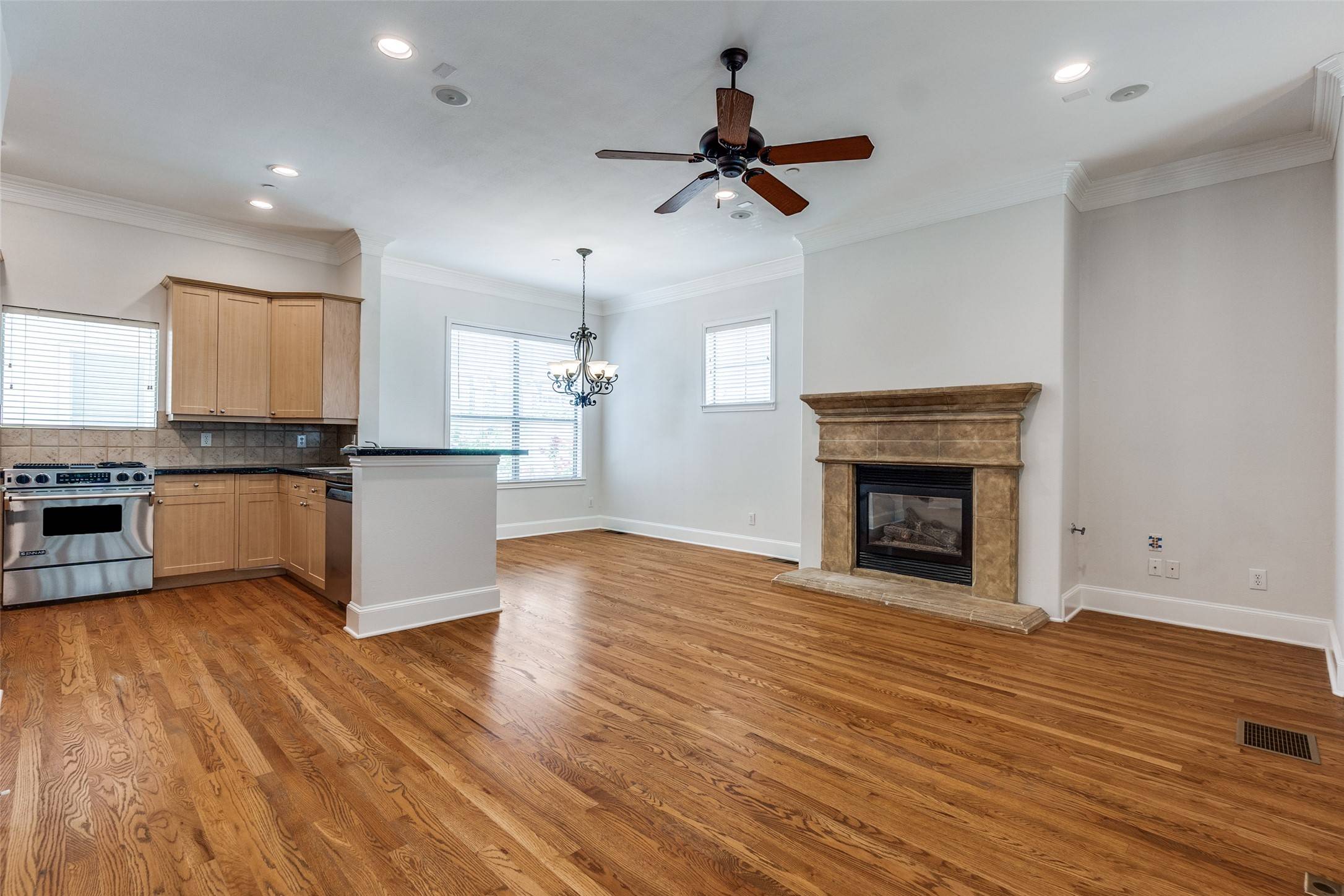 Dallas, TX 75204,1500 Pecos ST #15