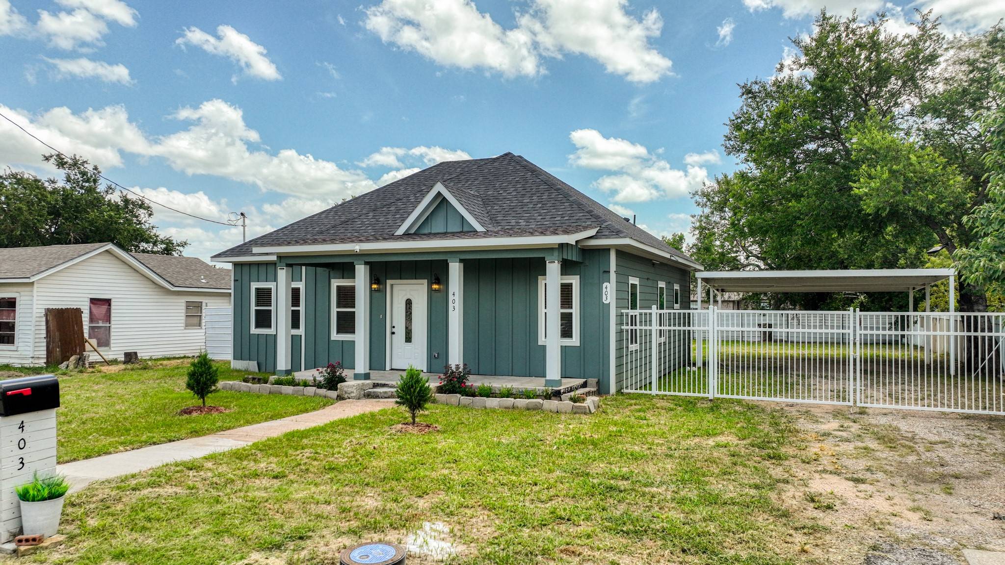 Mineral Wells, TX 76067,403 SW 13th ST