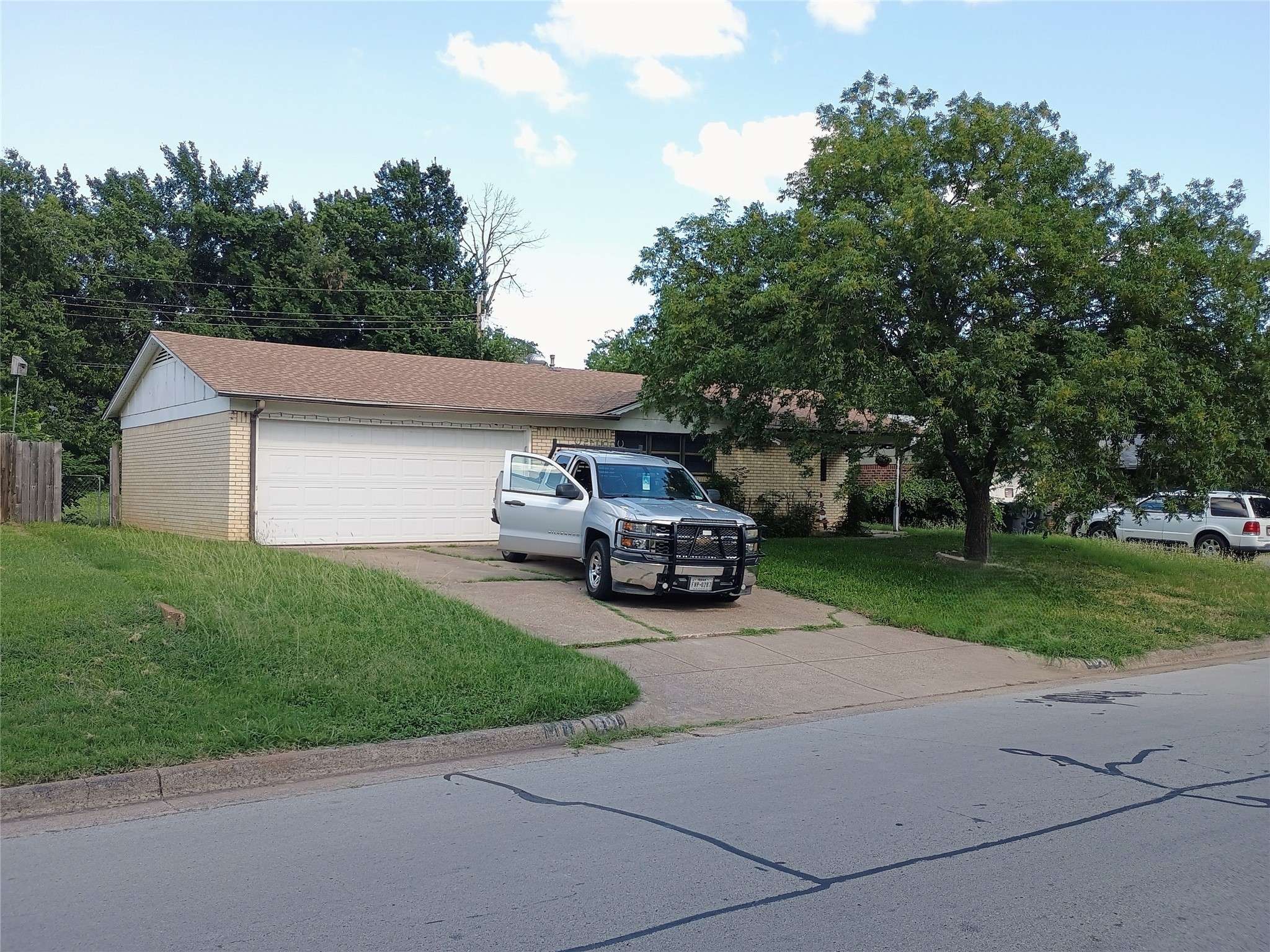 601 Martha ST, Euless, TX 76040