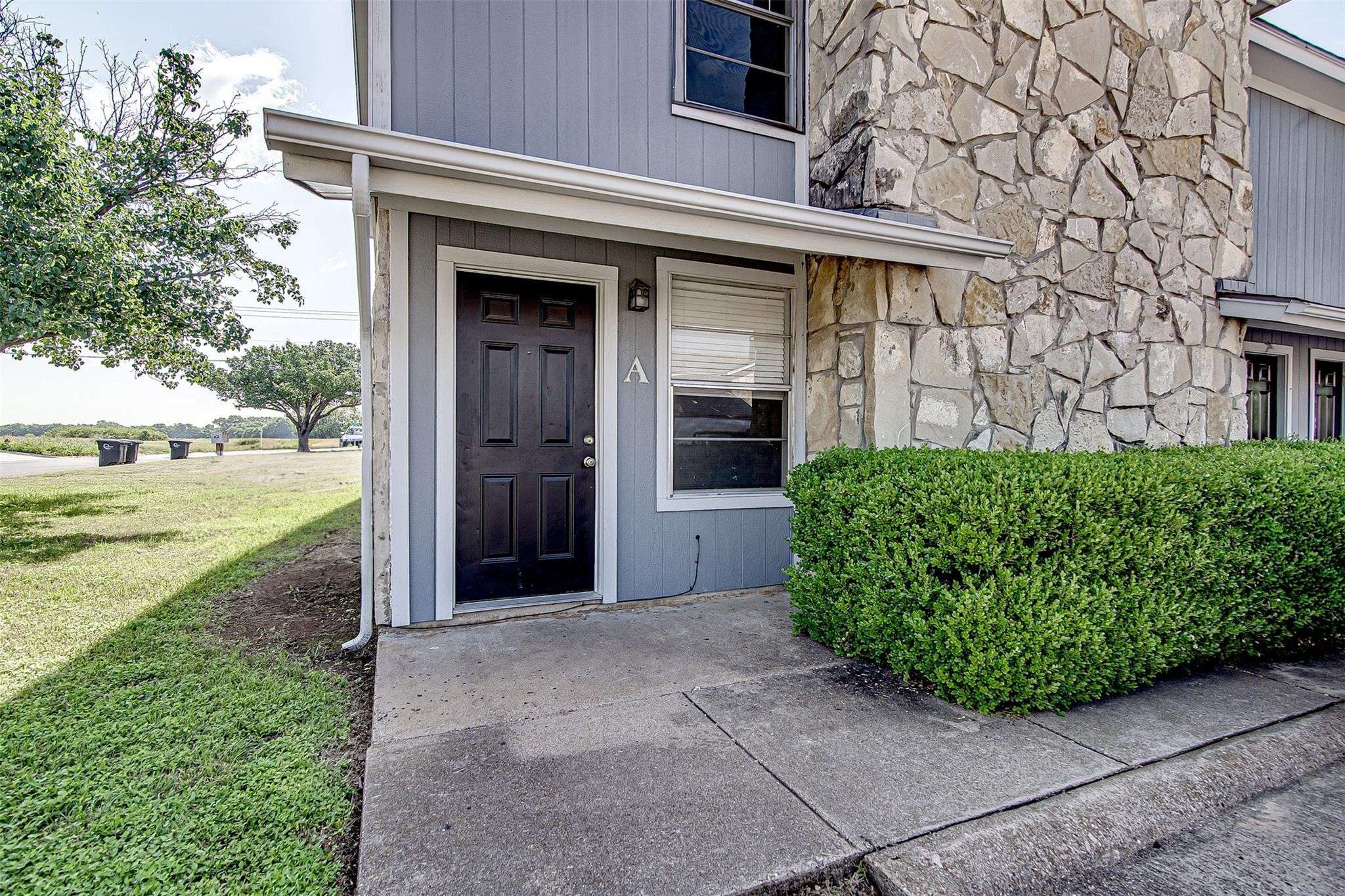 1403 Courtney PL #A, Cleburne, TX 76033