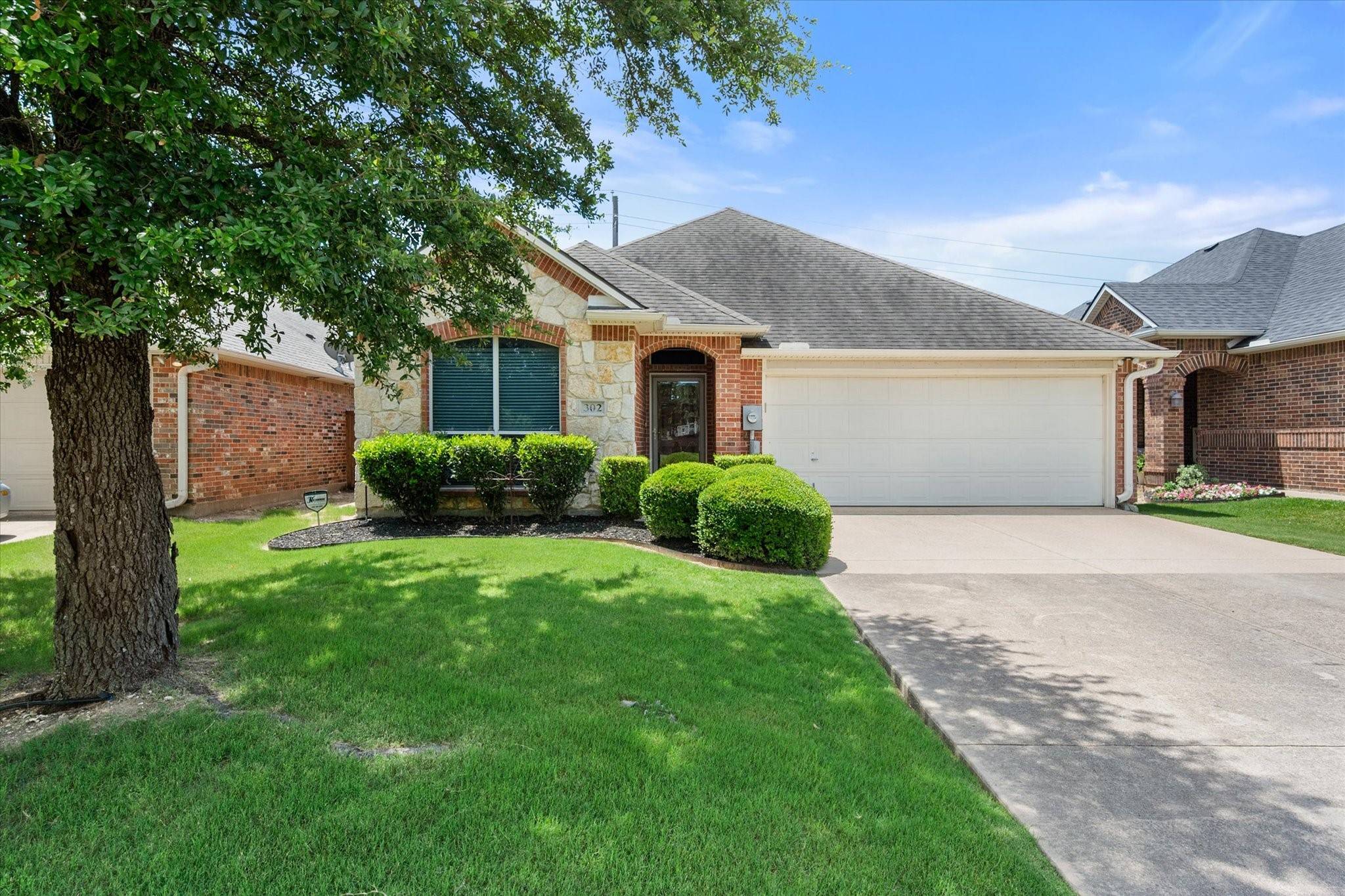 302 Blake LN, Midlothian, TX 76065