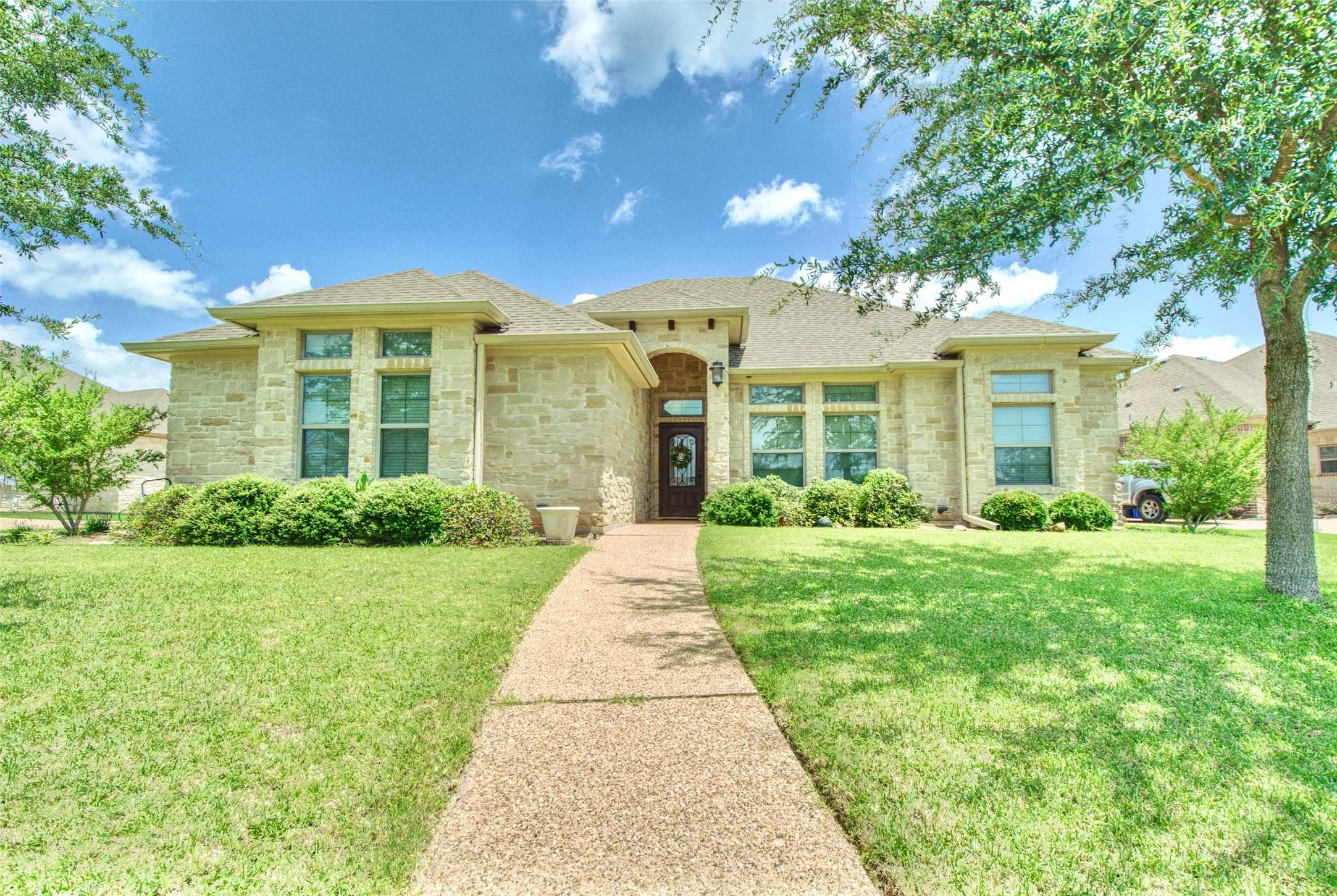 225 Desert Sky DR, Mcgregor, TX 76657