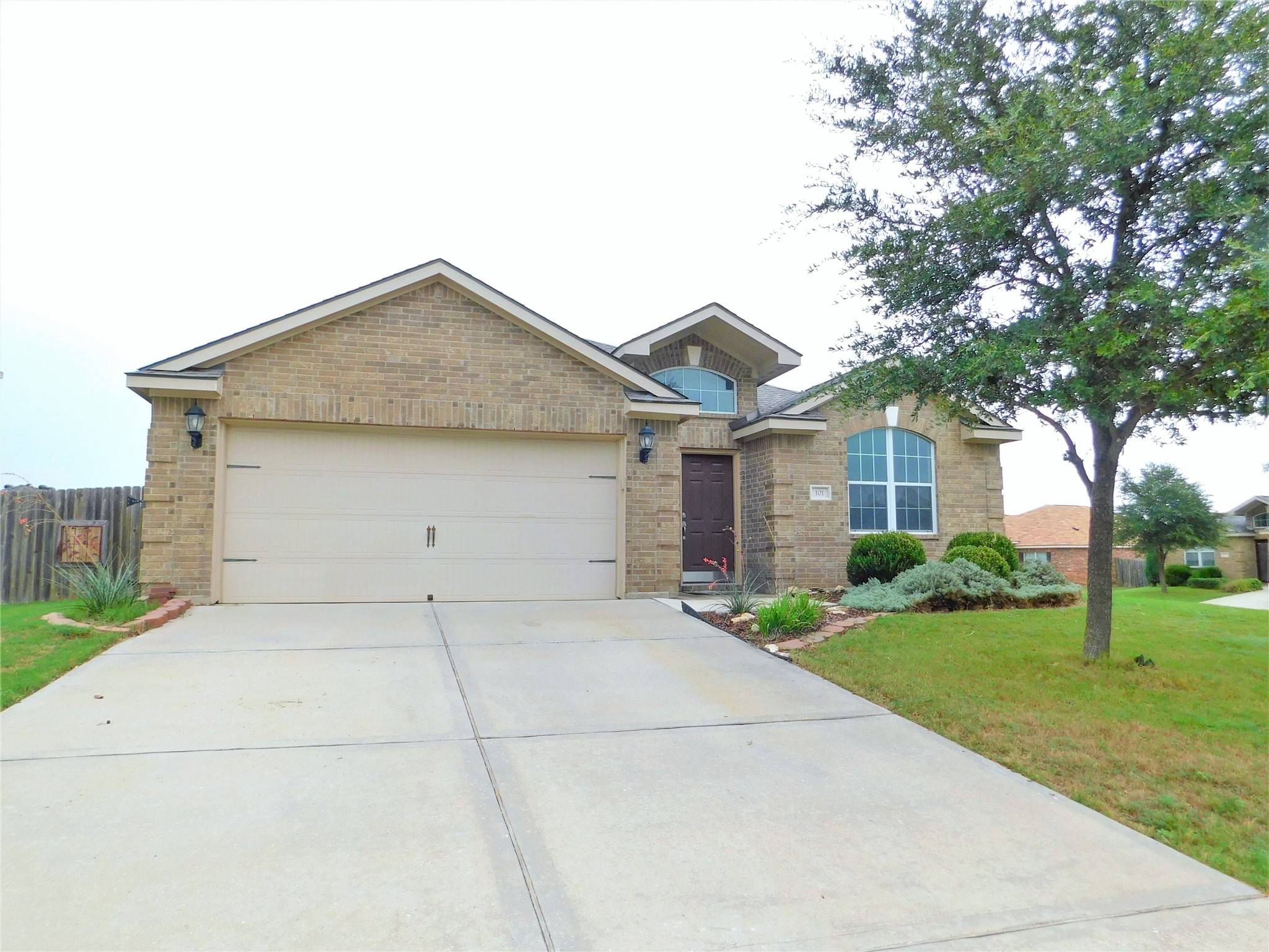 101 Kincaid DR, Sanger, TX 76266