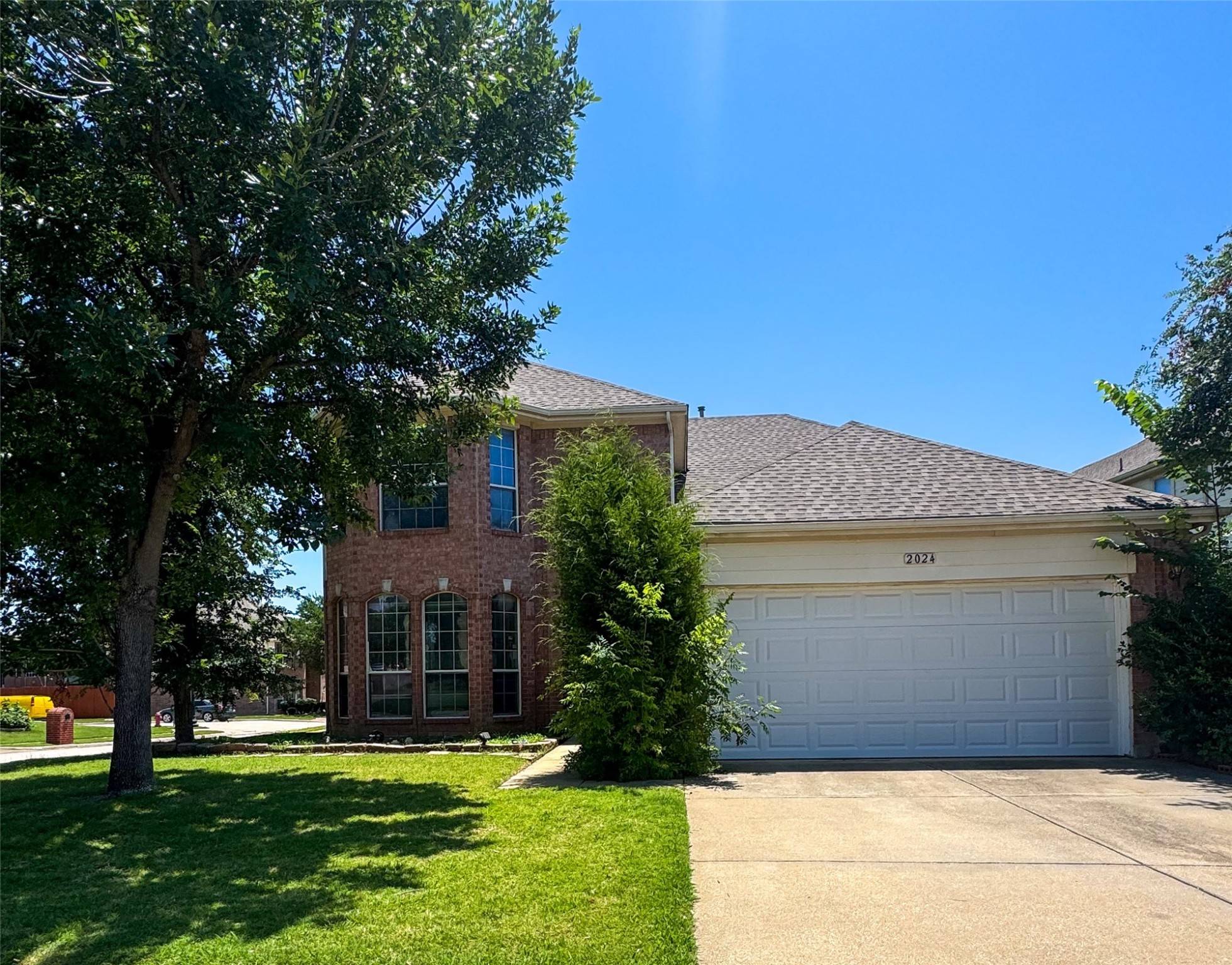 2024 Oak Hollow DR, Bedford, TX 76021