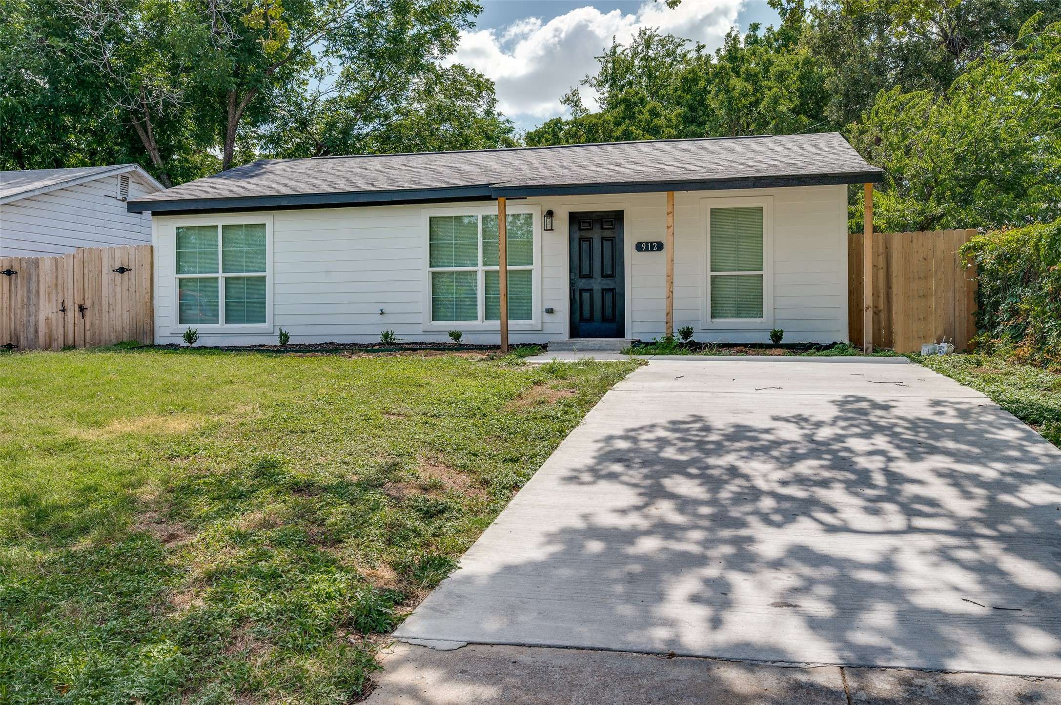 912 Duff CT, Fort Worth, TX 76112