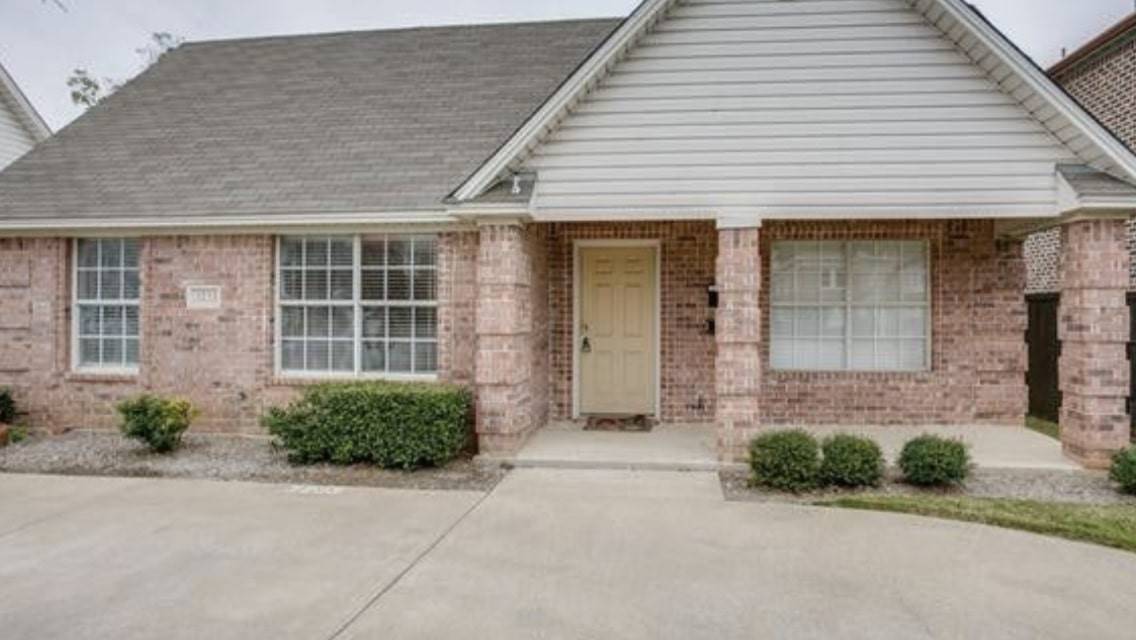 3233 S University RD, Fort Worth, TX 76109
