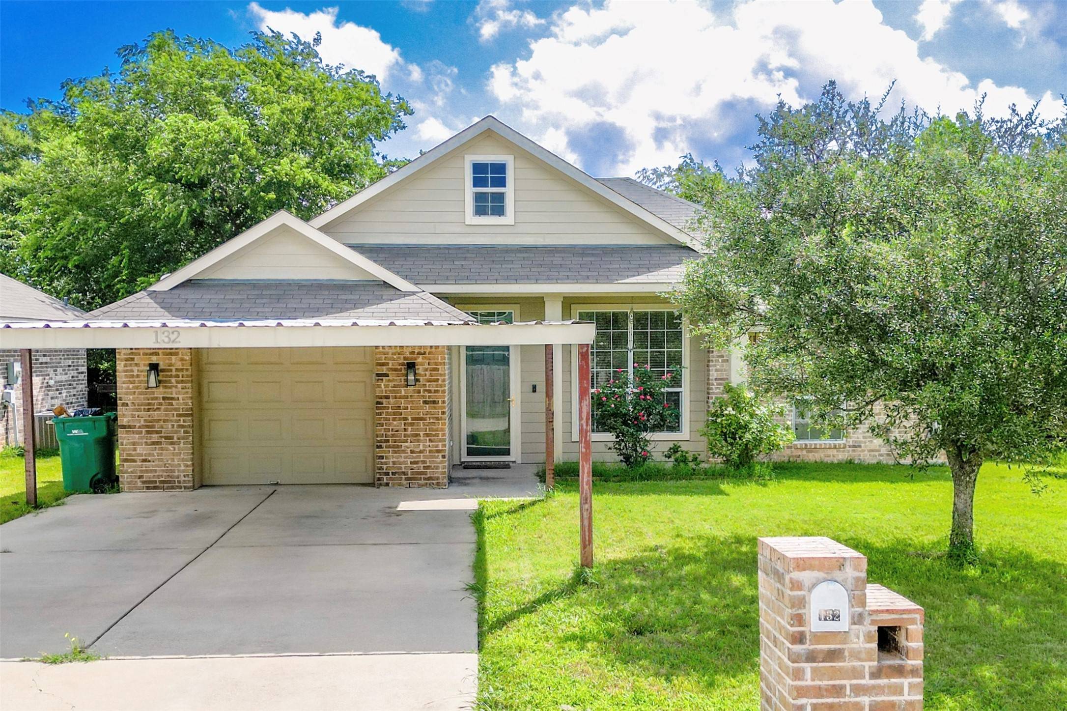 132 Tomahawk DR, Lacy Lakeview, TX 76705