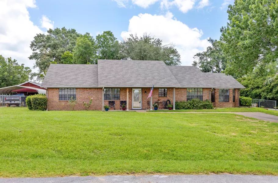 104 W Perry ST, Frankston, TX 75763