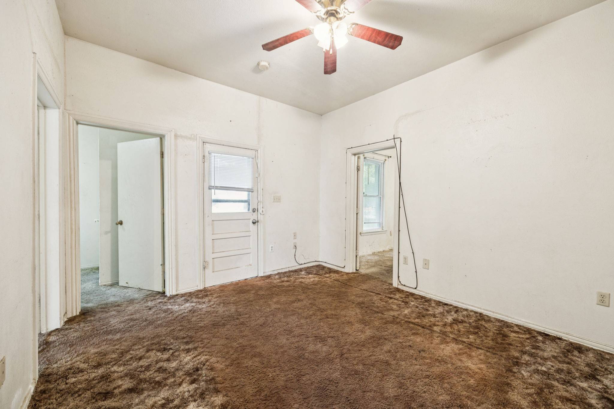Terrell, TX 75160,909 E High ST