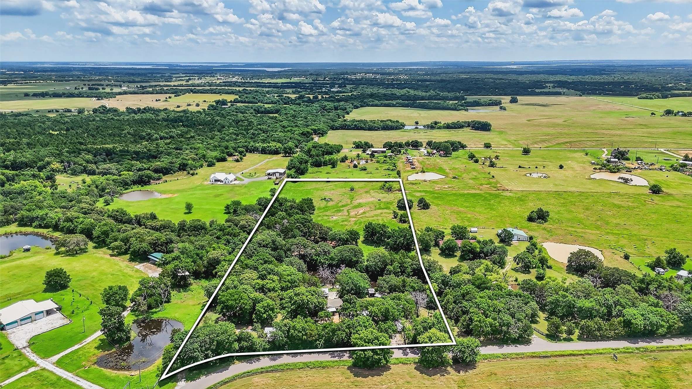 2869 Ranch RD, Whitesboro, TX 76273