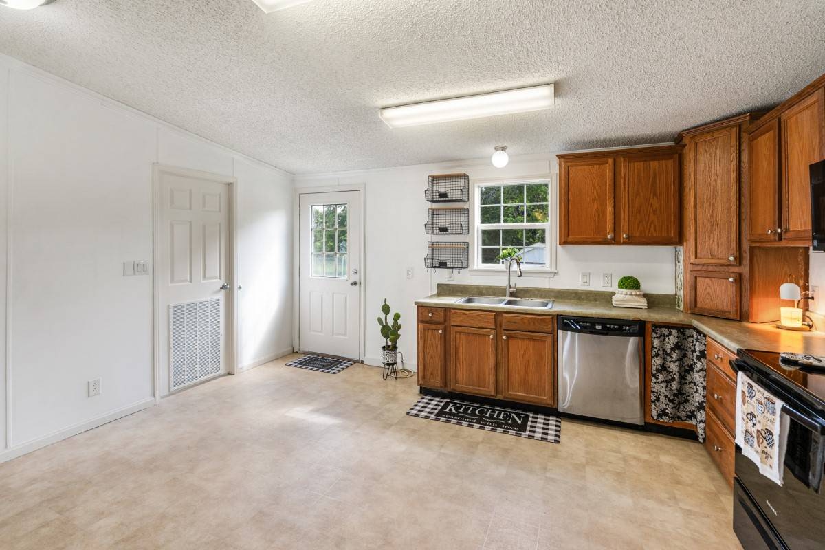 Mabank, TX 75147,303 Eagle Pkwy