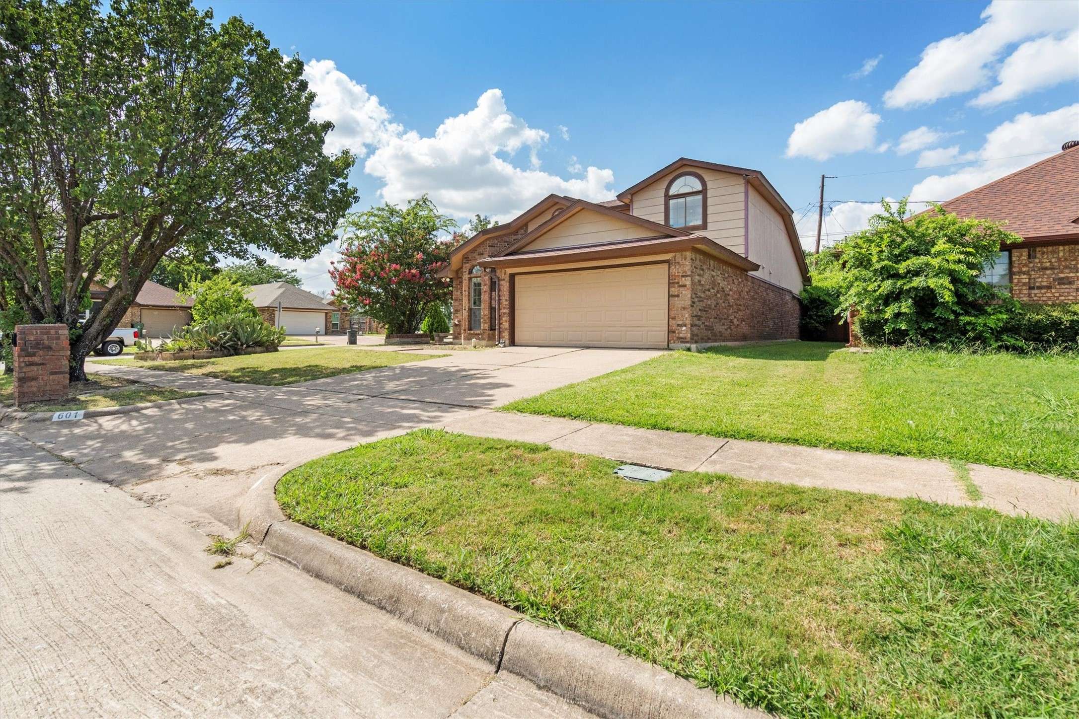 601 Oakland Hills DR, Arlington, TX 76018