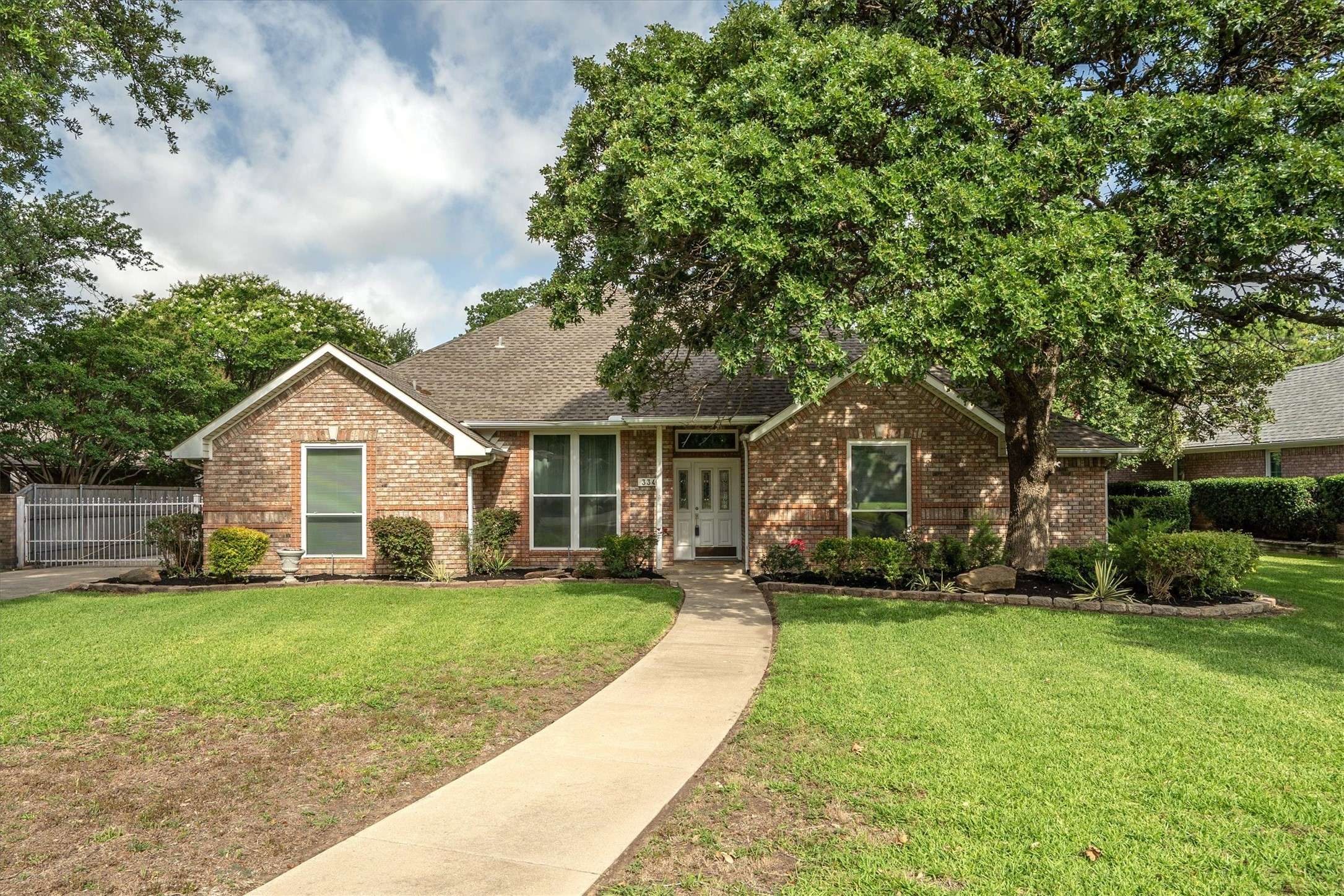 334 Pebblebrook DR, Grapevine, TX 76051