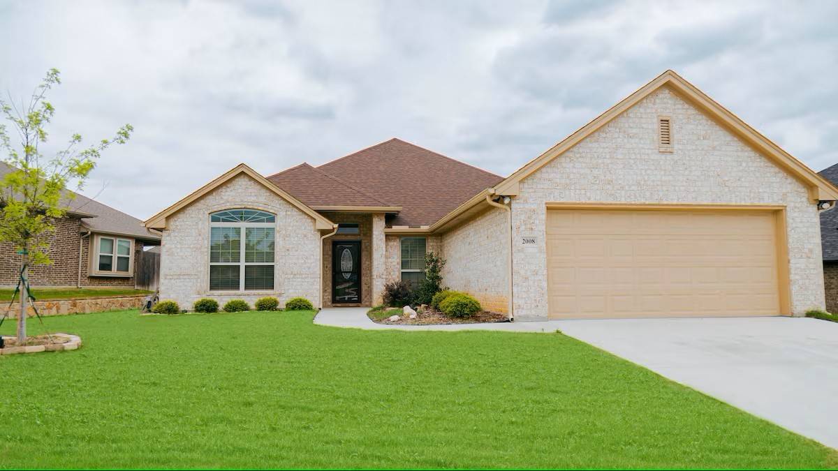 2008 Hill Crest CT, Weatherford, TX 76086