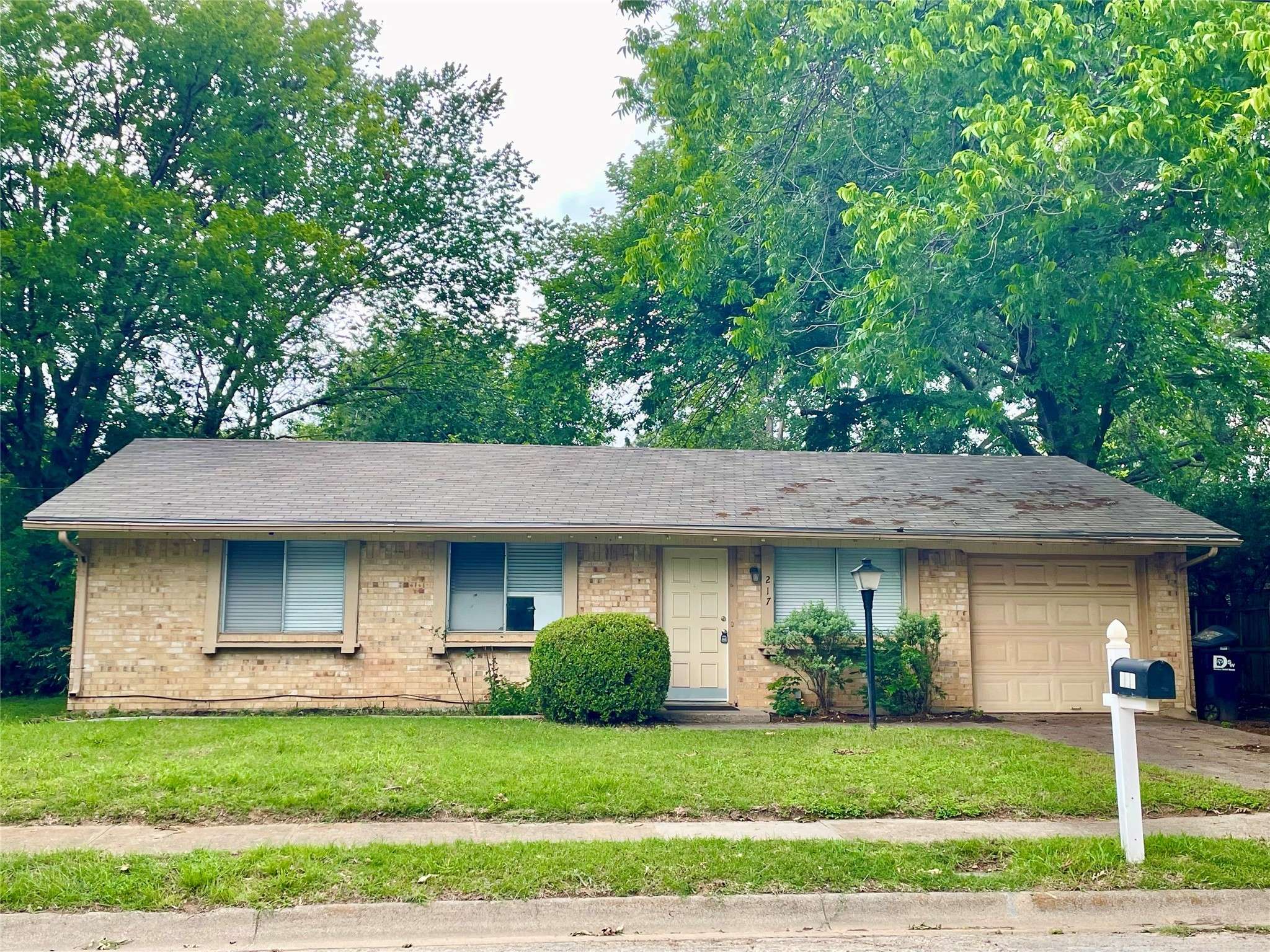217 Bellaire DR, Denton, TX 76209