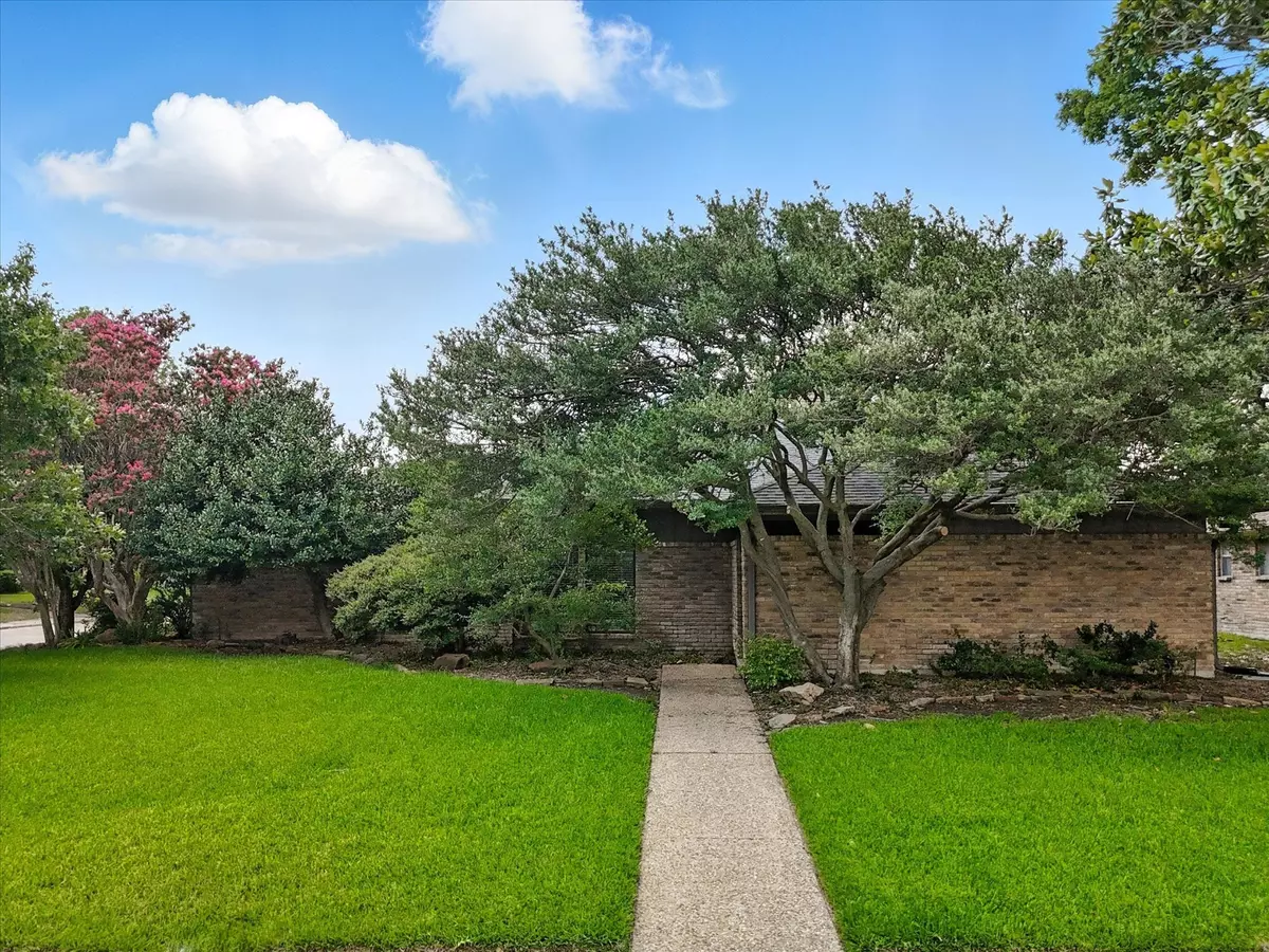 Dallas, TX 75243,9901 Burnham DR