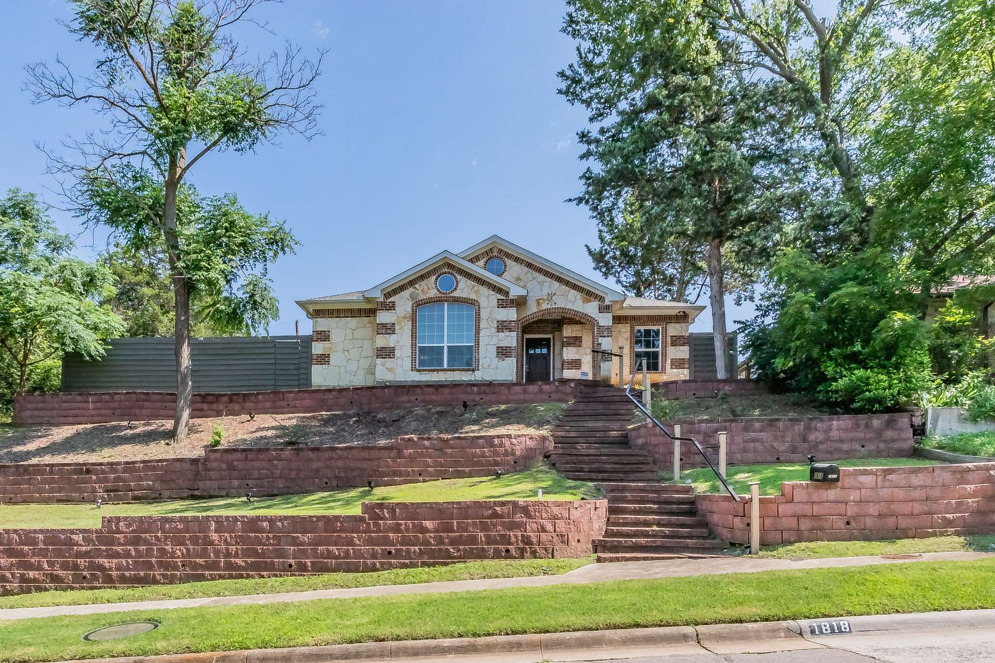 1818 Ebbtide LN, Dallas, TX 75224