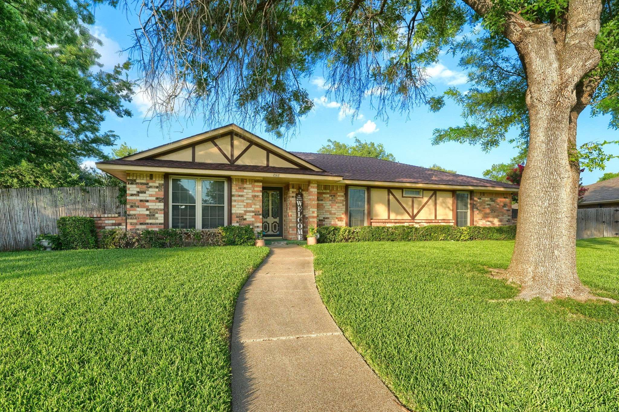 1048 Sherod DR, Desoto, TX 75115