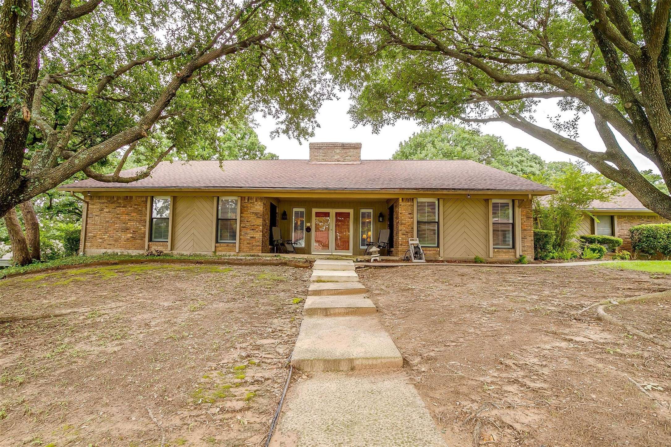 117 Cliffside DR N, Burleson, TX 76028